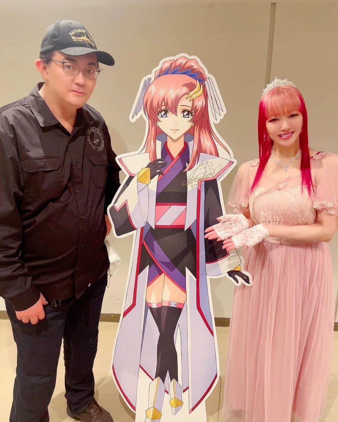 田中理恵さんのインスタグラム写真 - (田中理恵Instagram)「機動戦士 ガンダムSEED FESTIVAL ～CONNECT あの時代を超えて～  西川さんとラクスパネル前でお写真撮って頂きました！  主題歌「FREEDOM」西川貴教 with t.komuro 『機動戦士ガンダム SEEDFREEDOM』第4弾PVにて主題歌を乗せた映像も配信されましたね！  2枚目の写真は 玉置さんと！ 玉置さんの歌ステージ本当に素敵でした✨ ご本人にお会いしての感想は圧倒的な美。 本当にお美しいかたでお会い出来て本当に嬉しかったです！またお会い出来ると良いなぁ...🥰  3枚目の写真は 福田監督と！ お会いできると思っていなかったので本当に驚きと嬉しさでいっぱいでした！  イベントではラクスの名前の由来のお話も出ていました。ラクスと対峙すると本音を暴かれる気持ちになるキャラクター。『湖』という言葉を元にラクスができていると。劇場版もラクスを大切に精一杯演じております！宜しくお願い致します。  SEED FESTIVAL見逃し配信も配信開始されてますので是非！お見逃しなくです✨  #ガンダムseed #ガンダムseedfreedom」11月25日 5時18分 - rieanesan