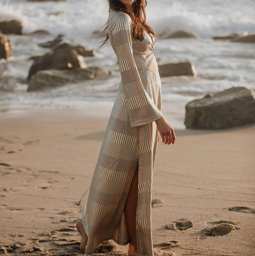 ナイトキャップさんのインスタグラム写真 - (ナイトキャップInstagram)「The Starlit Cut Out Maxi 🫶 . . . . . #beachfashion #nightcapdress #resortwear」11月25日 5時25分 - nightcapclothing