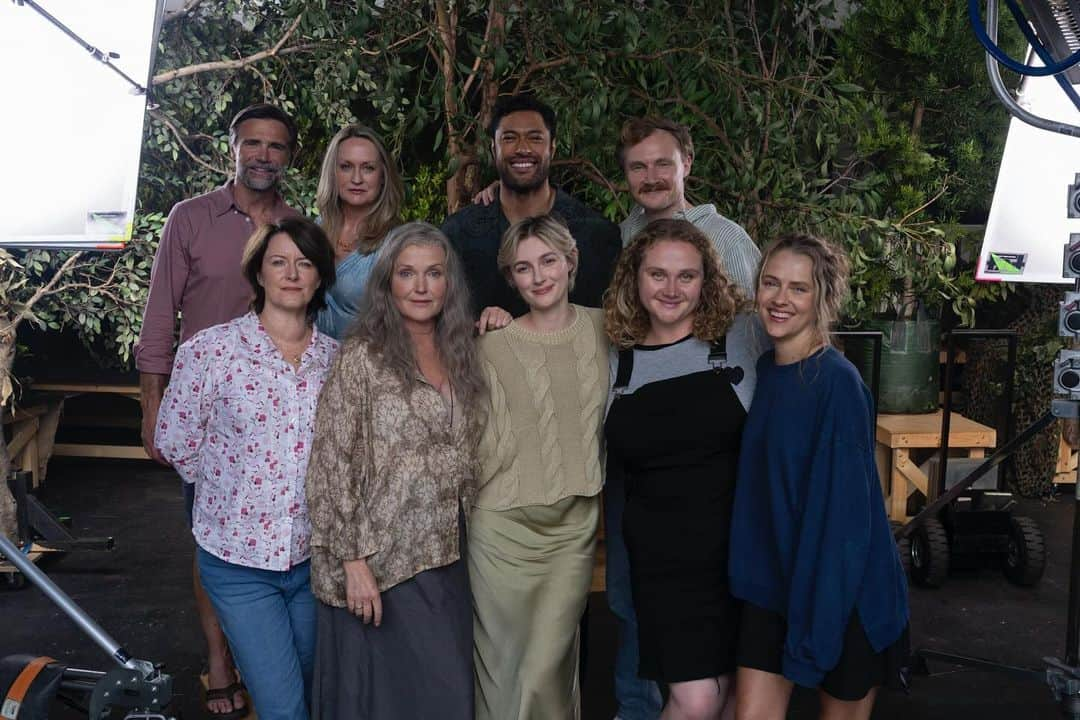 テリーサ・パーマーのインスタグラム：「We’re off to Liane Moriarty’s Scribbly Gum Island 🏝️  Cameras are rolling on The Last Anniversary, a new series based on the Liane Moriarty novel of the same name, directed by @i_am_polson and adapted by the brilliant @brakes4unicorns starring @teresapalmer, Miranda Richardson, @daniellemacdonald, with @helen18thomson, Susan Prior, Claude Scott-Mitchell, Charlie Garber, @ulilatukefu and Jeremy Lindsay Taylor, and produced by @nicolekidman @persaari @BlossomFilms, @brunapapandrea and @jodimatterson #stevehutensky @madeupstories, and @fifthseason.  #TheLastAnniversary #BINGE #ISawItOnBINGE」