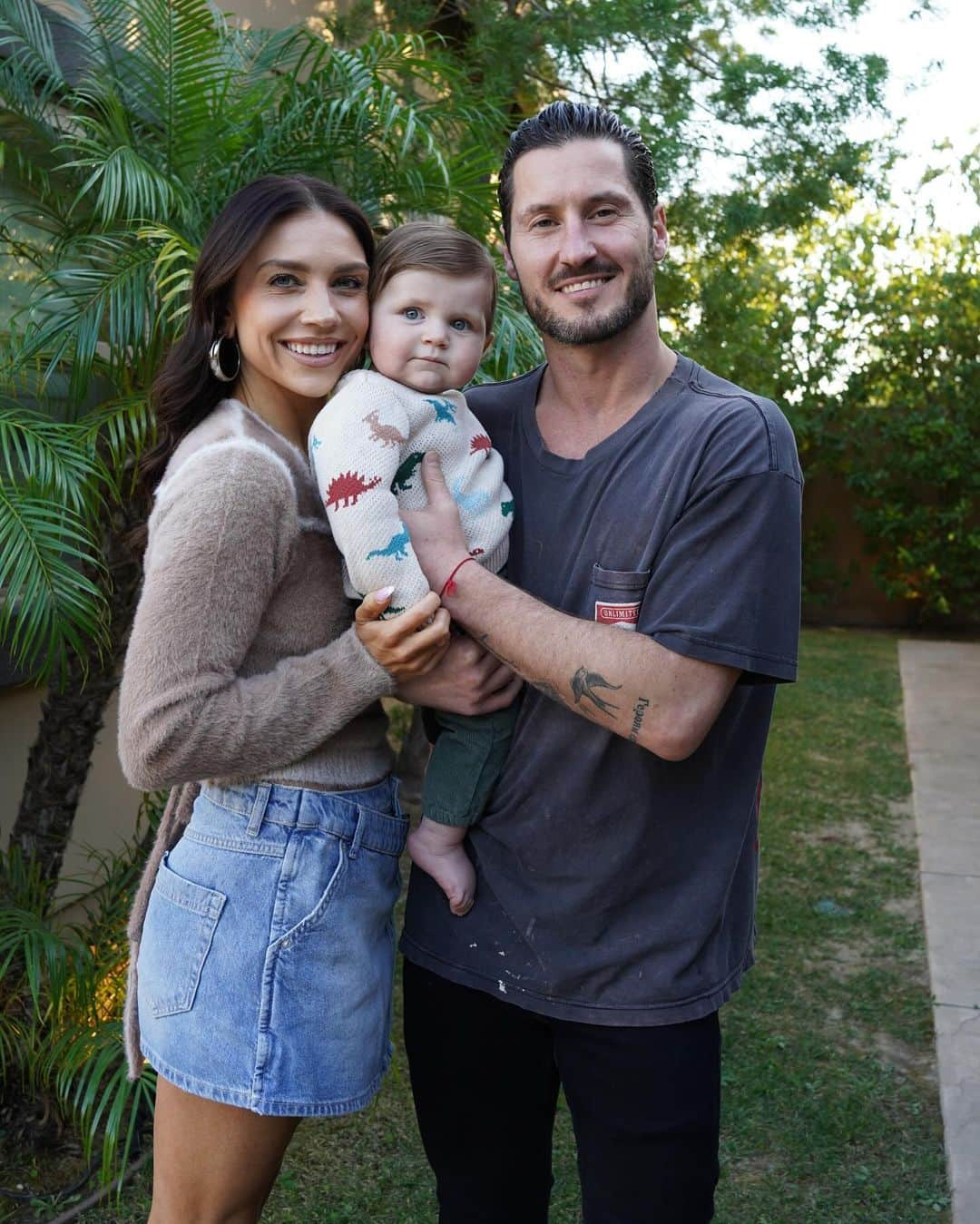 ジェナ・ジョンソンさんのインスタグラム写真 - (ジェナ・ジョンソンInstagram)「Feeling incredibly thankful this year!! Our first Thanksgiving as a family of 3. I remember praying/wishing/hoping for these family moments and I cannot believe that they are here and I get to experience them with these two loves of my life. Hoping all of you had a beautiful day surrounded by love and gratitude 🦃♥️🍁  Thank you @therealalfonsoribeiro and @mrsangelaribeiro1 for being our home away from home and creating the most magical memories for us to cherish. And thank you to @koko_iwasaki for capturing these moments!」11月25日 5時53分 - jennajohnson