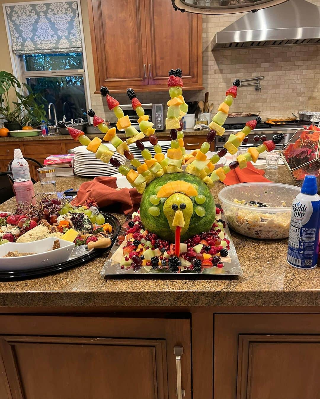 ジェナ・ジョンソンさんのインスタグラム写真 - (ジェナ・ジョンソンInstagram)「Feeling incredibly thankful this year!! Our first Thanksgiving as a family of 3. I remember praying/wishing/hoping for these family moments and I cannot believe that they are here and I get to experience them with these two loves of my life. Hoping all of you had a beautiful day surrounded by love and gratitude 🦃♥️🍁  Thank you @therealalfonsoribeiro and @mrsangelaribeiro1 for being our home away from home and creating the most magical memories for us to cherish. And thank you to @koko_iwasaki for capturing these moments!」11月25日 5時53分 - jennajohnson