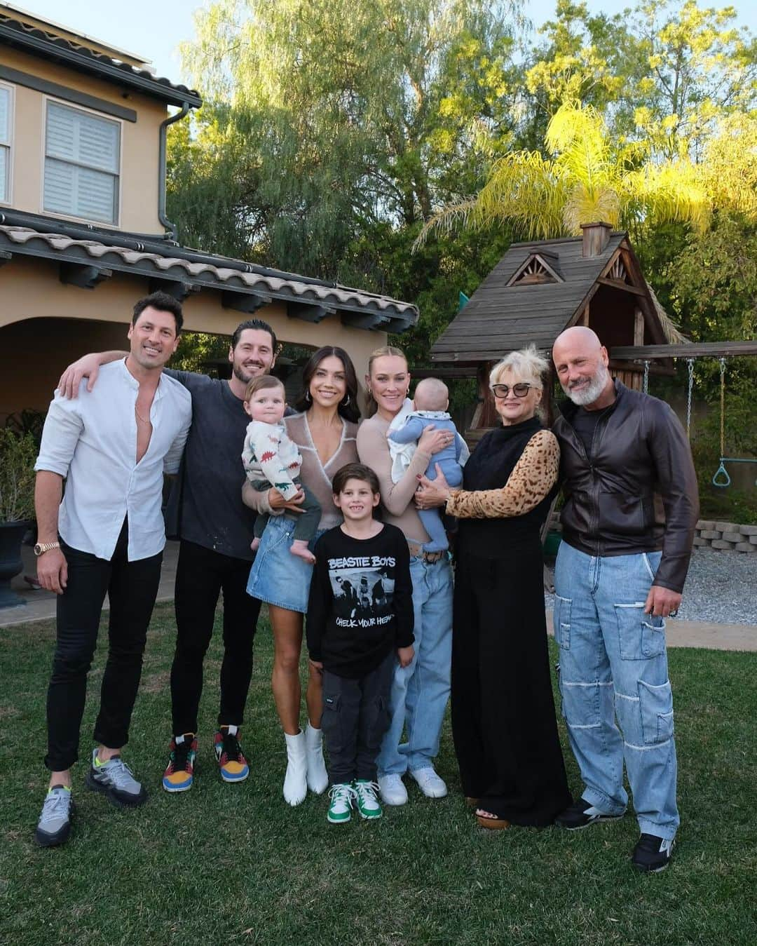 ジェナ・ジョンソンさんのインスタグラム写真 - (ジェナ・ジョンソンInstagram)「Feeling incredibly thankful this year!! Our first Thanksgiving as a family of 3. I remember praying/wishing/hoping for these family moments and I cannot believe that they are here and I get to experience them with these two loves of my life. Hoping all of you had a beautiful day surrounded by love and gratitude 🦃♥️🍁  Thank you @therealalfonsoribeiro and @mrsangelaribeiro1 for being our home away from home and creating the most magical memories for us to cherish. And thank you to @koko_iwasaki for capturing these moments!」11月25日 5時53分 - jennajohnson