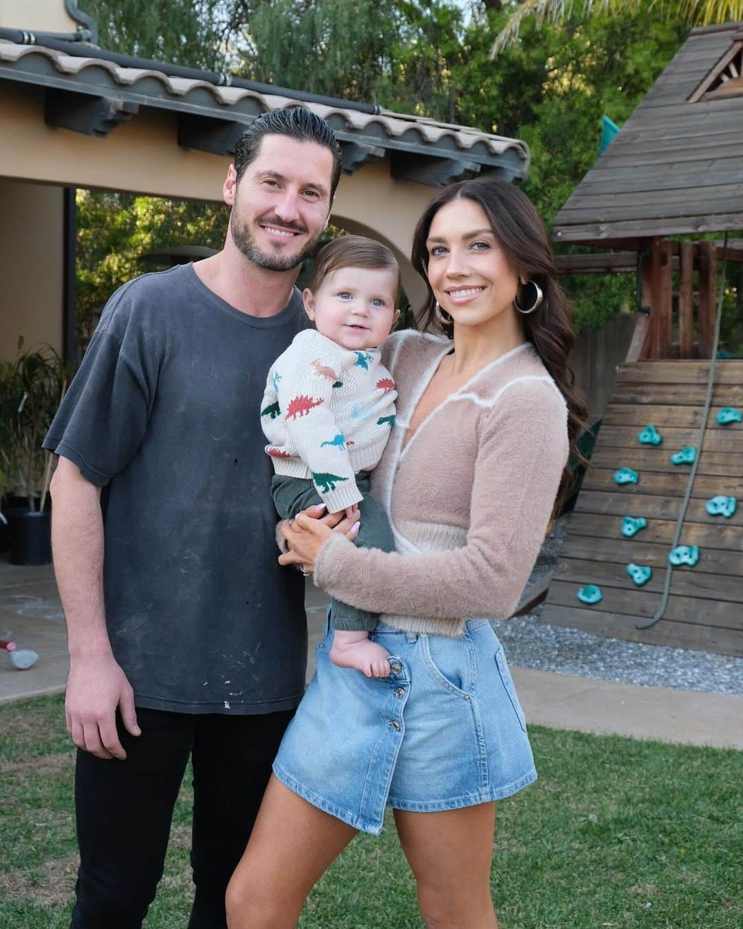 ジェナ・ジョンソンのインスタグラム：「Feeling incredibly thankful this year!! Our first Thanksgiving as a family of 3. I remember praying/wishing/hoping for these family moments and I cannot believe that they are here and I get to experience them with these two loves of my life. Hoping all of you had a beautiful day surrounded by love and gratitude 🦃♥️🍁  Thank you @therealalfonsoribeiro and @mrsangelaribeiro1 for being our home away from home and creating the most magical memories for us to cherish. And thank you to @koko_iwasaki for capturing these moments!」