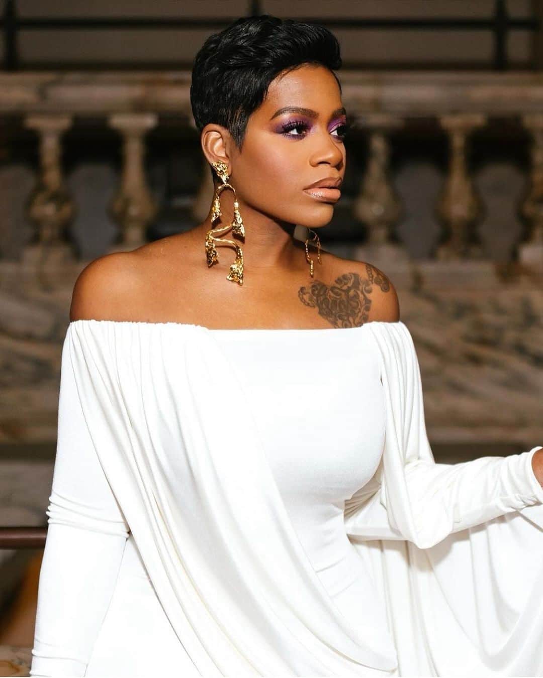 アレクシスビッターのインスタグラム：「@tasiasword looking gorgeous wearing SS24 Earrings and carrying the Gold Bullet Minaudière. Styled by @1800dhawk」