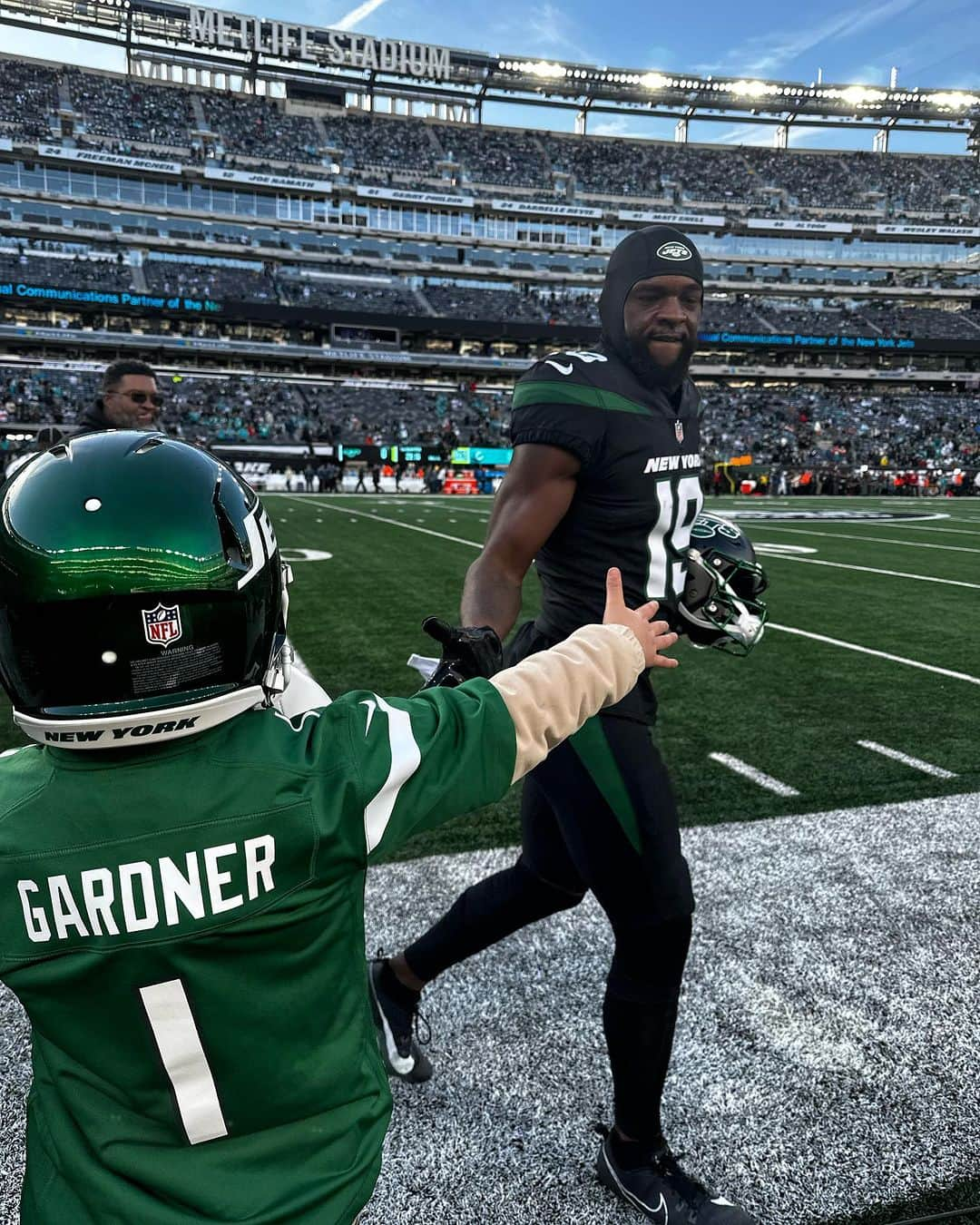 アレクサンドラ・ダダリオのインスタグラム：「Go JETS! @nyjets @metlifestadium」