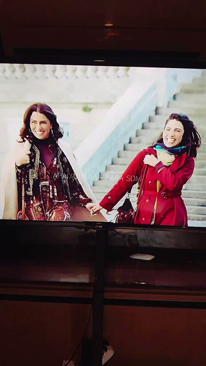 Giovanna Antonelliのインスタグラム：「Um quase Spoiler 🚨😂 Em dezembro nos cinemas ❤️ #ApaixonadaOfilme」