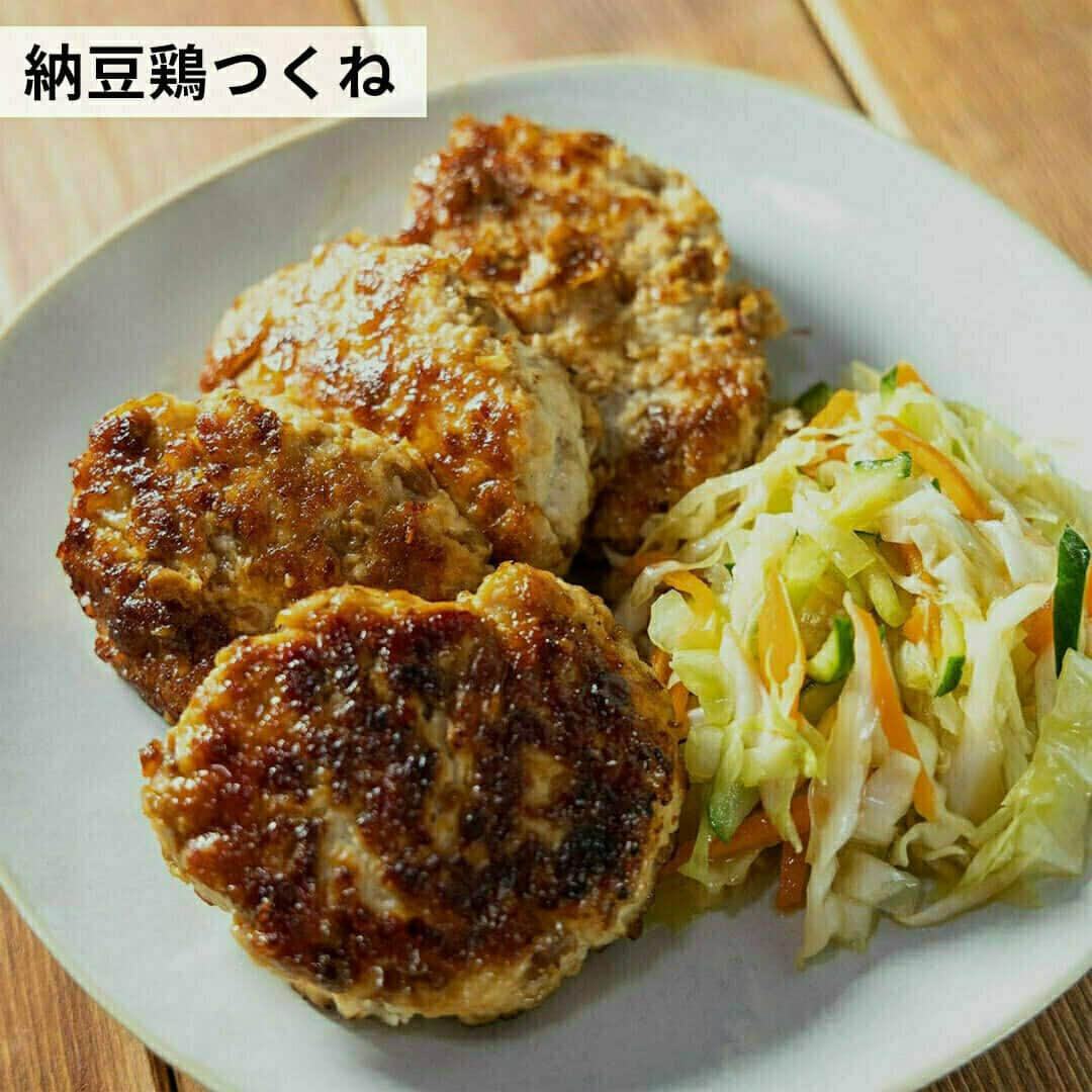 おうちごはん編集部さんのインスタグラム写真 - (おうちごはん編集部Instagram)「【おいしく食べて毎日腸活！ #納豆 のアレンジ6選】  発酵食品でありながら、食物繊維を多く含む「納豆」は、腸内環境を整える #腸活 にぴったり👍  毎日食べたいからこそ、いろいろなアレンジで楽しめたらいいですよね☺️  そこで今回は、食卓のメインにもなる納豆のアレンジをご紹介します💡  ------------------  ⭐️納豆トマト卵炒め photo by @gourmet_ouchigohan  ⭐️麻婆納豆腐 photo by @zosankitchen  ⭐️納豆鶏つくね photo by @turquoiseblue54  ⭐️ベーコンと納豆の焼飯 photo by @ayano.cook  ⭐️焼き海苔とキムチの納豆パスタ photo by @binanpasta  ⭐️納豆麹 photo by @yur_rii  🔽納豆アレンジのレシピは、おうちごはんの記事でご紹介しているのでぜひチェックしてみてくださいね！ https://ouchi-gohan.jp/872/  ------------------  ◆ #おうちごはんLover を付けて投稿するとおうちごはんの記事やこのアカウント、おうちごはん発信のトレンドリリースなどでご紹介させていただくことがございます。スタッフが毎日楽しくチェックしています♪  ［staff : コノ］ ------------------  #おうちごはんLover #おうちごはんラバー #ouchigohanlover #ouchigohan #おうちごはん #納豆料理 #納豆アレンジ #納豆好き #納豆大好き #納豆パスタ #納豆チャーハン #納豆麹 #発酵 #発酵食品 #おかず #主菜 #メイン料理 #手料理 #手作り料理 #献立 #おうち時間 #暮らし #暮らしを楽しむ」11月25日 6時00分 - ouchigohan.jp