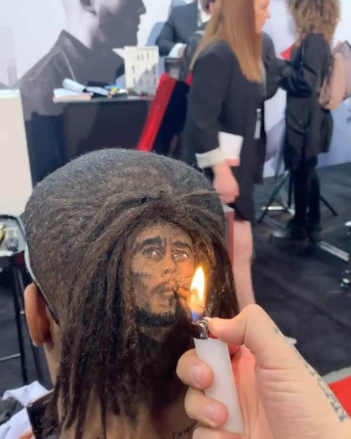 ボブ・マーリーのインスタグラム：「“Excuse me while I light my spliff, oh God I got to take a lift.” #EasySkanking #bobmarley 💇🏾‍♂️🎨 by @robtheoriginal   Post your creative works tagged #bobmarleyart and we’ll keep sharing some favorites!」