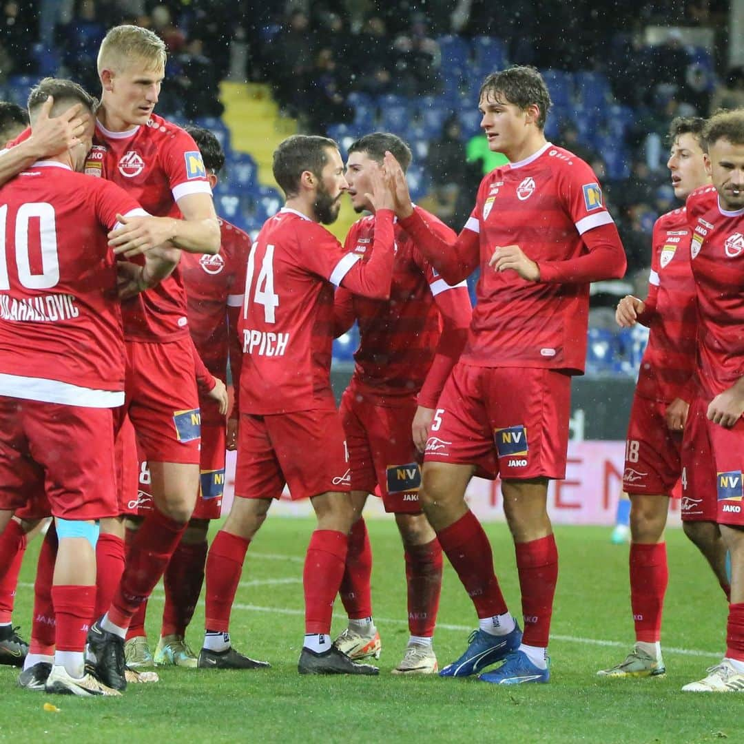 SVホルンさんのインスタグラム写真 - (SVホルンInstagram)「Derbysieger hey! Wir gewinnen auswärts im St. Pöltner Schneetreiben gegen den SKN mit 0:2 und holen die nächsten 3 Derbypunkte! Die Torschützen waren Marco Hausjell und Florian Fischerauer. #Derbysieger #auswärtssieg #3punkte #svhorn1922 #leidenschaftfussball #immerweiter #BePartOfIt」11月25日 6時29分 - svhorn1922