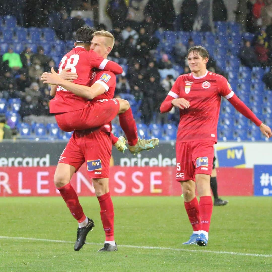 SVホルンさんのインスタグラム写真 - (SVホルンInstagram)「Derbysieger hey! Wir gewinnen auswärts im St. Pöltner Schneetreiben gegen den SKN mit 0:2 und holen die nächsten 3 Derbypunkte! Die Torschützen waren Marco Hausjell und Florian Fischerauer. #Derbysieger #auswärtssieg #3punkte #svhorn1922 #leidenschaftfussball #immerweiter #BePartOfIt」11月25日 6時29分 - svhorn1922