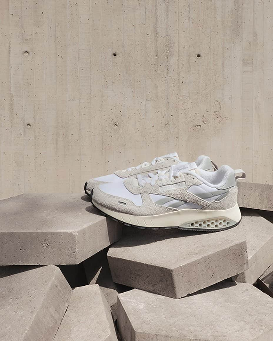 Reebokさんのインスタグラム写真 - (ReebokInstagram)「Our classic gets cushioned with honeycomb-inspired technology—one of the strongest shapes in nature.」11月25日 6時28分 - reebok