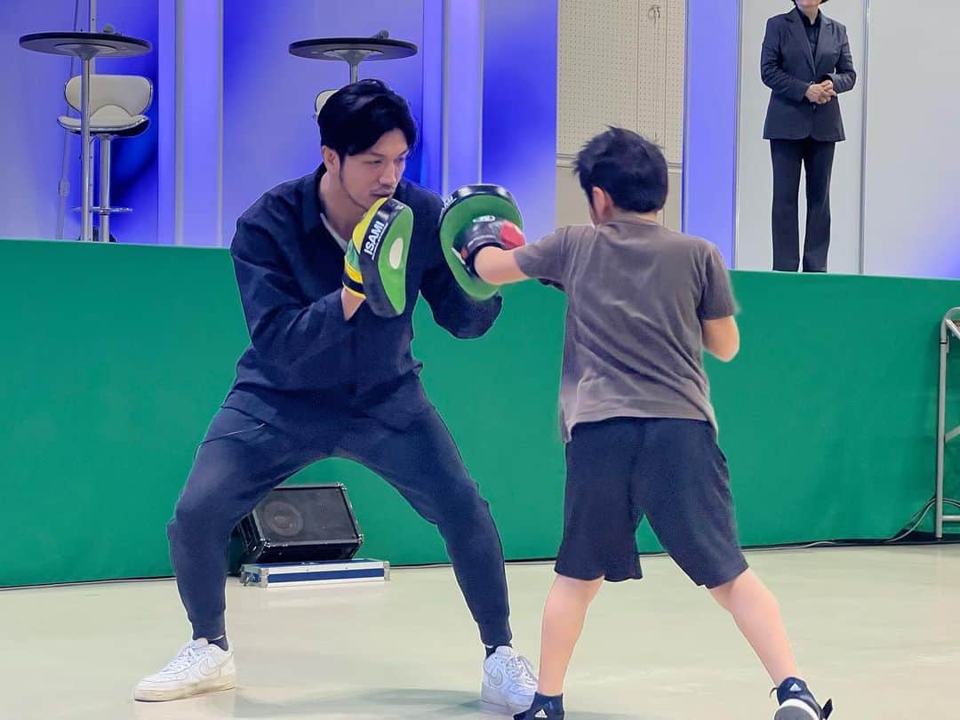 村田諒太のインスタグラム：「新潟県新潟市で開催された「福祉・介護・健康フェア」にてボクシング教室とトークショーを行わせていただきました！ ボクシング教室に参加してくださった皆様、見に来ていただいた皆様、関係者・お手伝いしてくださったの皆様、ありがとうございました。 イベントでは写真展示ブースも作っていただきました。福田直樹さんありがとうございました。  〜広報事務局より〜」