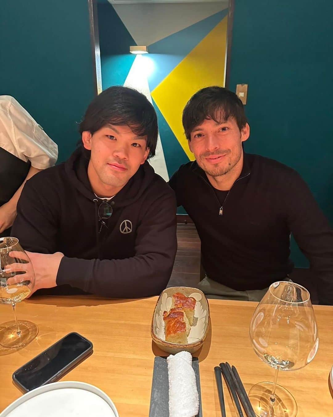 ダビド・シルバのインスタグラム：「Pleasure to meet you @ono0203 , not everyday you’re with a double olympic gold medallist 🥇 🥇」