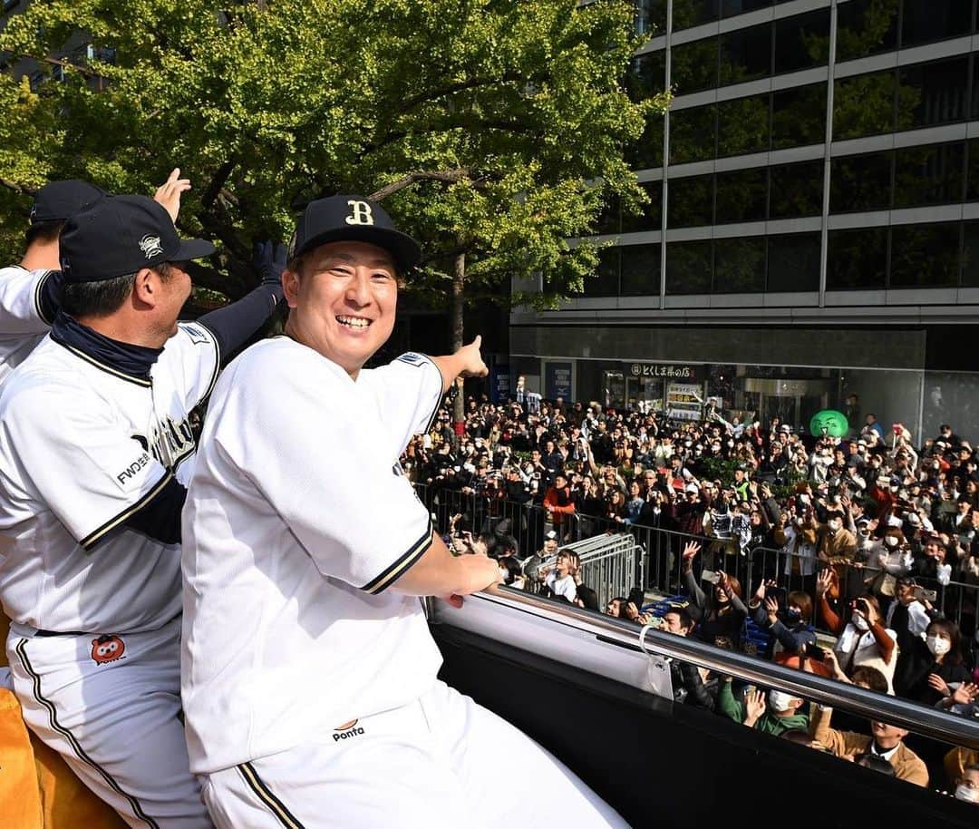 杉本裕太郎さんのインスタグラム写真 - (杉本裕太郎Instagram)「優勝パレード最高でした😍 ありがとうございました！ 明日のファン感も楽しみにしてます😆 #パレード #毎日やりたい」11月25日 15時58分 - 99tarosu345