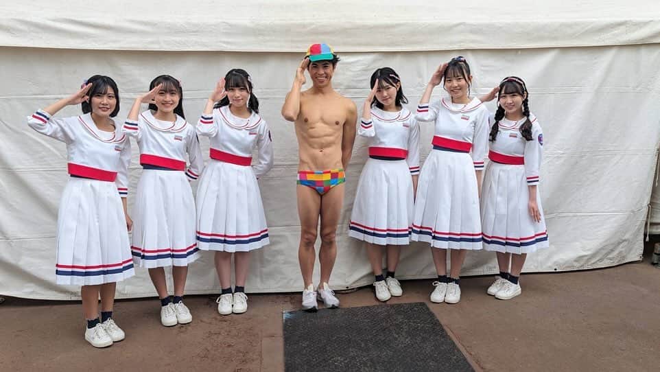 小島よしおのインスタグラム：「STU48のみんなとOPP43のおじさん。」