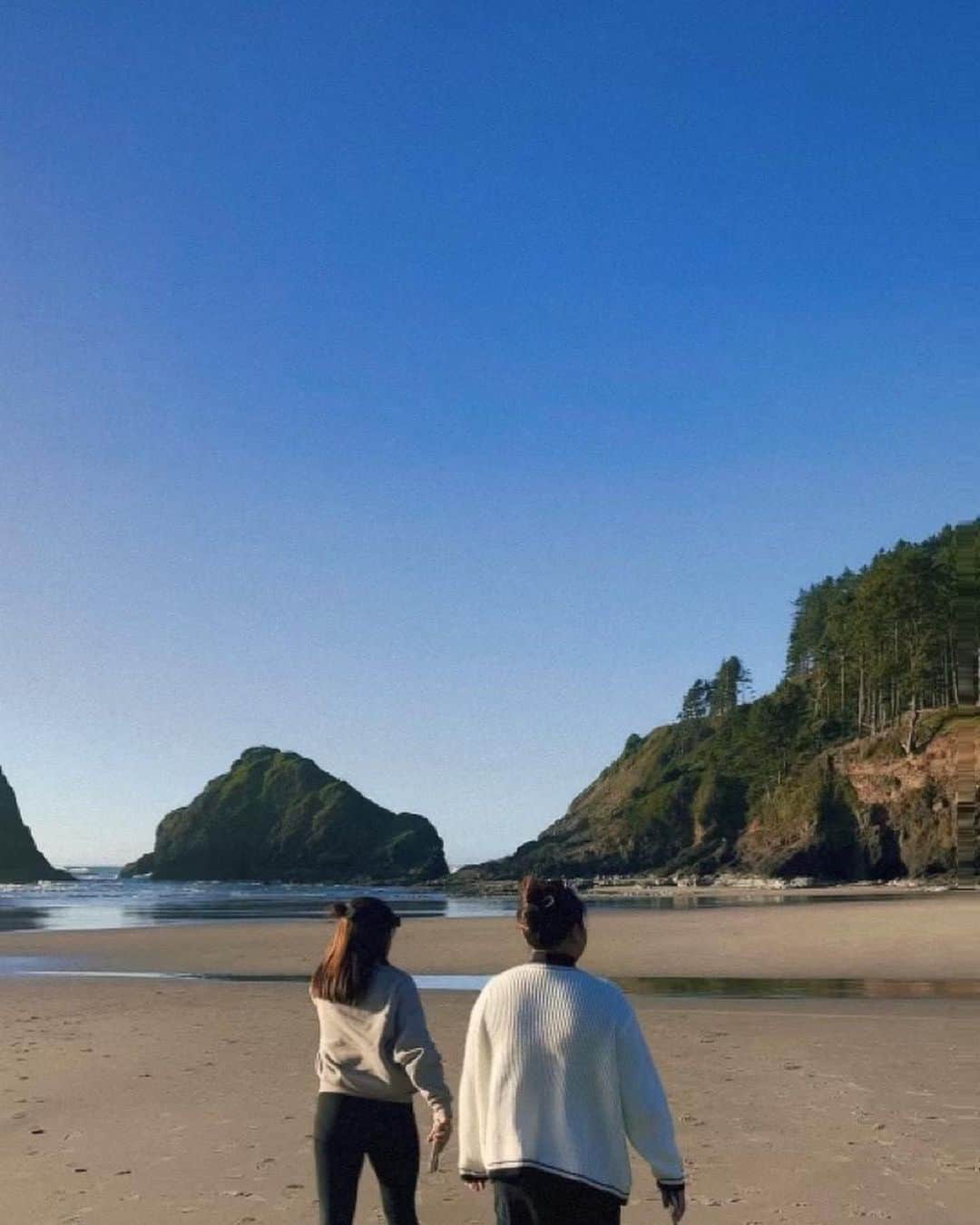 長野未祈さんのインスタグラム写真 - (長野未祈Instagram)「✨ The endless coast. ✨  My new favorite place in Oregon. I slept in the ocean waves. Happy Thanksgiving 🤍」11月25日 16時15分 - minorinagano
