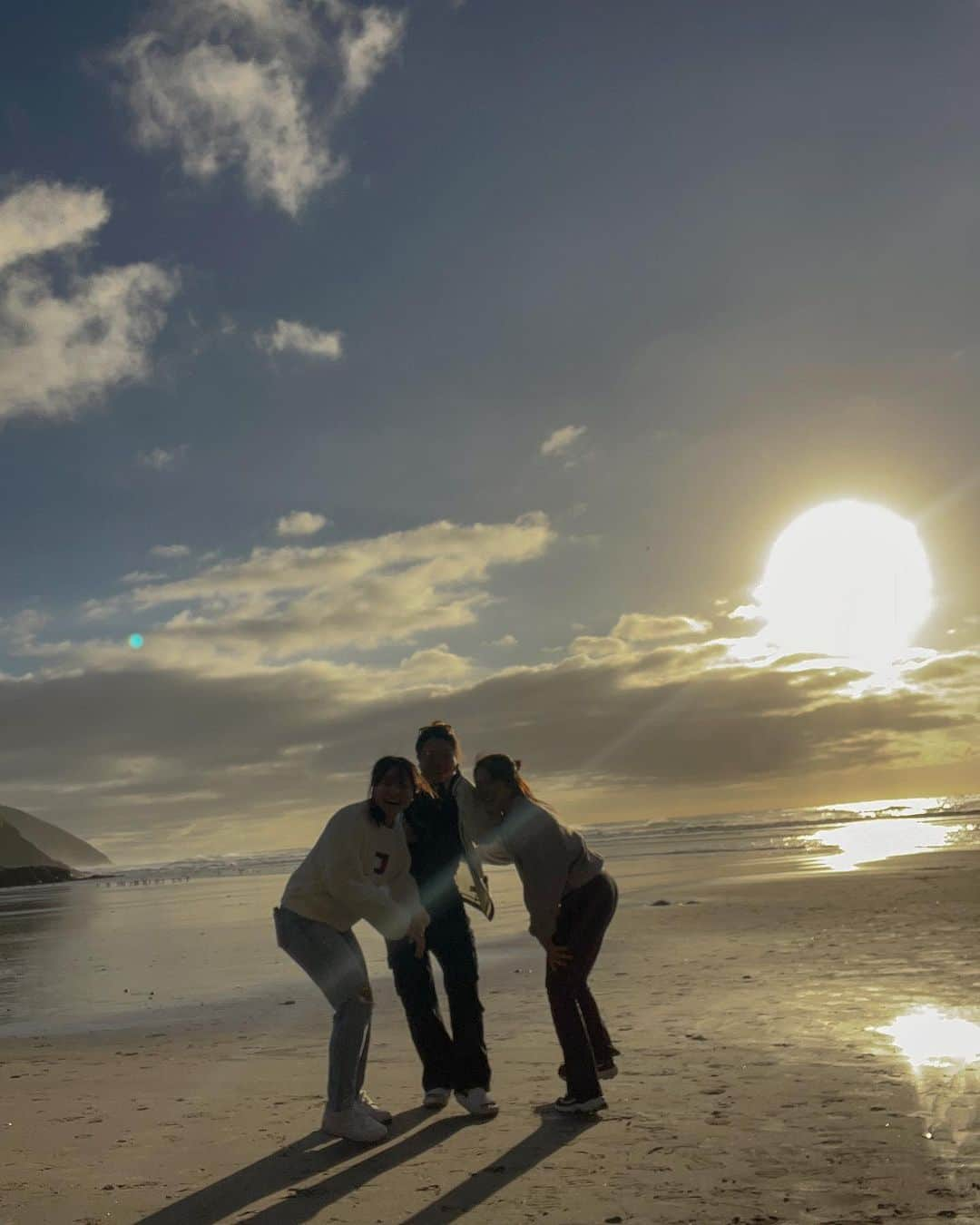 長野未祈のインスタグラム：「✨ The endless coast. ✨  My new favorite place in Oregon. I slept in the ocean waves. Happy Thanksgiving 🤍」