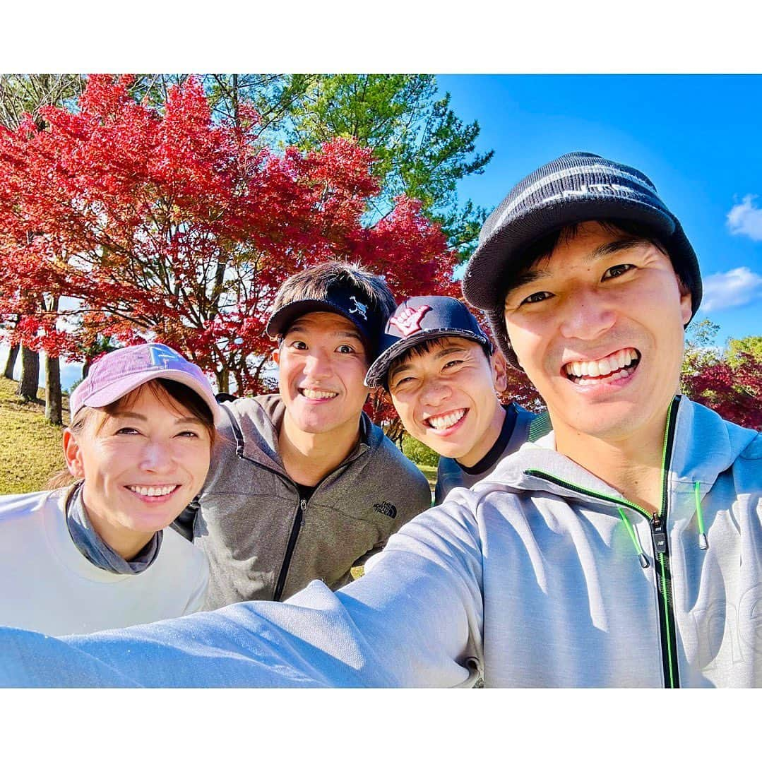 上坂嵩さんのインスタグラム写真 - (上坂嵩Instagram)「秋ゴルフ⛳️🍁 . 先日、#小椋久美子 さん🏸 #堂野浩久 アナ #濱田隼 アナとゴルフへ⛳️ . 久美子さんとはドデスカでご一緒していた時以来 約３年半ぶりの再会！ ゆっくりお話できて楽しかったです😊 . . #ゴルフ #秋ゴルフ #元日本代表 #バドミントン #ドデスカ #ドデスカプラス #ドデスカ＋ #メーテレ #アップ #アナウンサー #フィールドキャスター #ニュースワード #SDGsビジネスマスター #社会調査士 #スピーチコンサルタント #スピーチ #トーク #話し方 #スピーチトレーナー #スピーチライター #上坂嵩」11月25日 16時07分 - takashi_uesaka_nbn