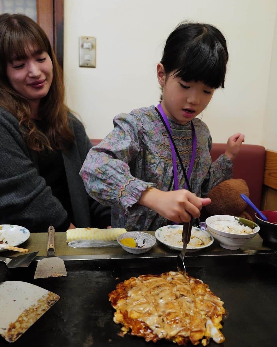 廣瀬規子さんのインスタグラム写真 - (廣瀬規子Instagram)「美味しいお好み焼き屋さん。  並んでても結構すぐに入れるところもGood🥹🙆‍♀️  お嬢さんも沢山食べました❣️  #お好み焼き #天神橋 #千草 #お好み焼き千草 #美味しい #大阪グルメ #osaka #okonomiyaki」11月25日 16時13分 - noriko_style