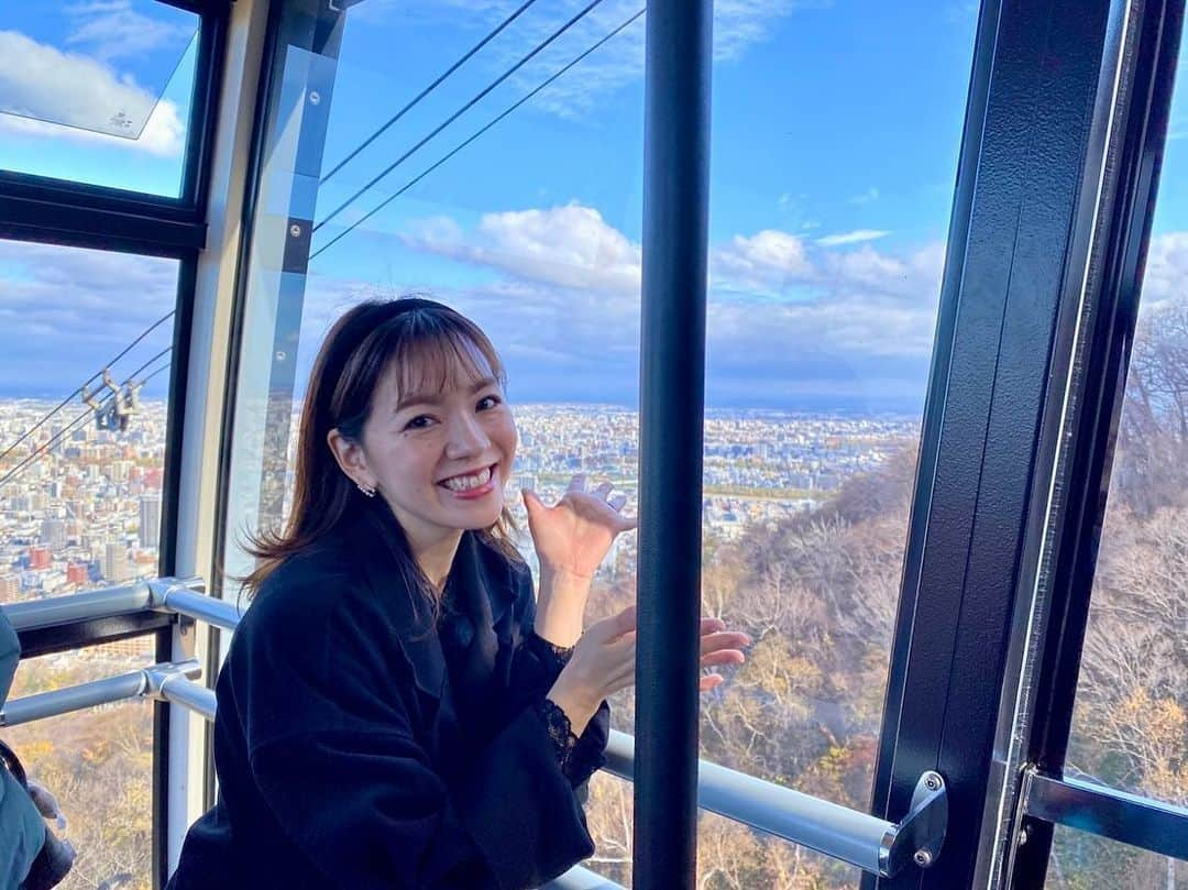 芳賀愛華さんのインスタグラム写真 - (芳賀愛華Instagram)「. このあと18時30分からの旅コミ北海道は 札幌ぜいたくランチ😋！！  普段頑張っている自分へ ごほうびランチはいかがですか😋  絶景を見ながらのランチや ホテルブッフェなどご紹介します🥰 ぜひご覧ください☺️  #旅コミ#札幌ランチ」11月25日 16時44分 - aika_haga