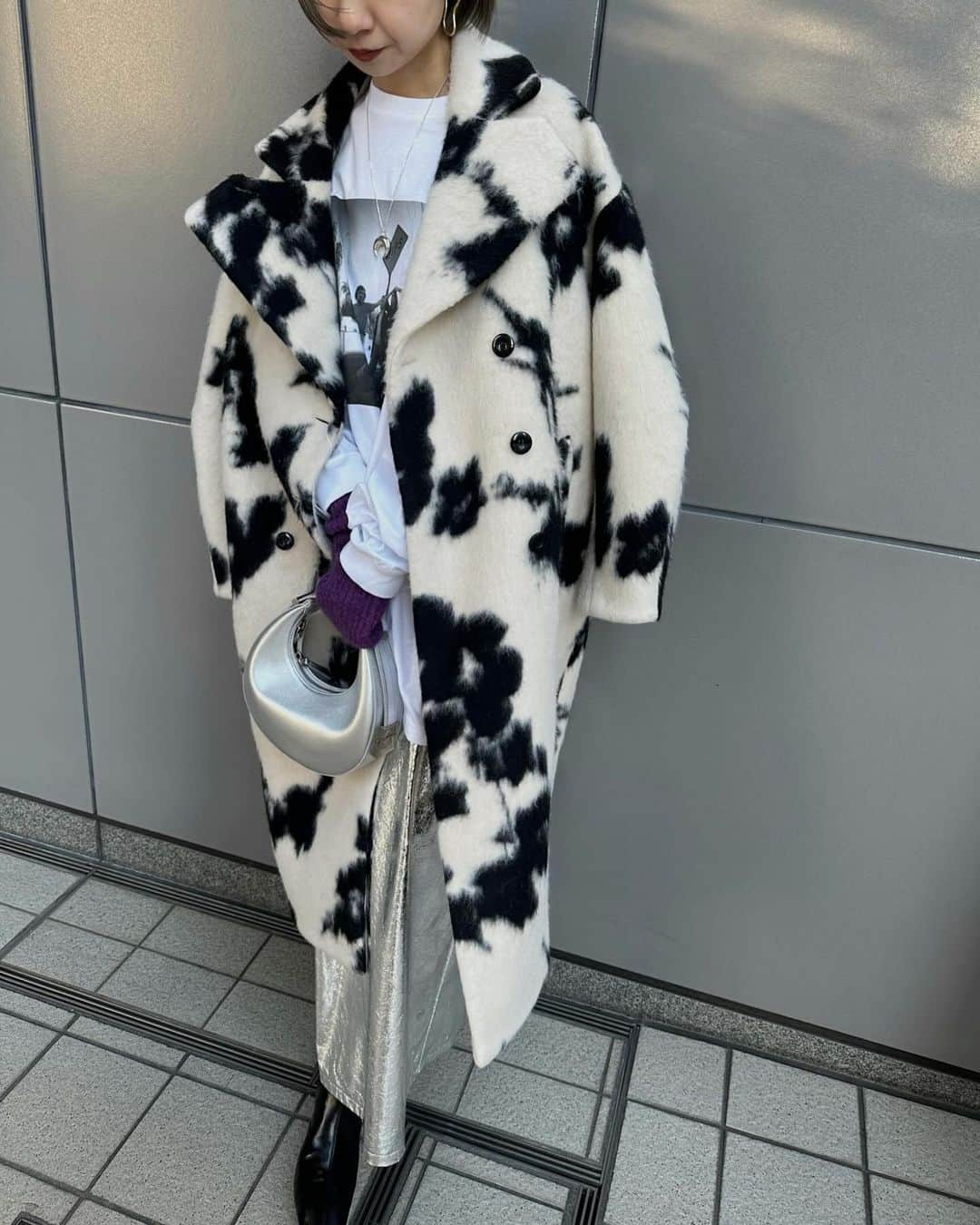 Ameri VINTAGE LUMINE SHINJUKUさんのインスタグラム写真 - (Ameri VINTAGE LUMINE SHINJUKUInstagram)「. NOW ON SALE———　　  UND SHADOW FLOWER WOOL COAT (02320760360) ￥38,500 tax in  アイボリー/ブラック/ブルー S.Mサイズ  Rena 158cm Sサイズ着用  @aym__319 174cm Mサイズ着用  @__ho.nami_ 151cm Sサイズ着用  @amerivintage #amerivintage  #ameri #ameri_staffsnap #ameri2023autumnwinter」11月25日 16時44分 - ameri_shinjuku