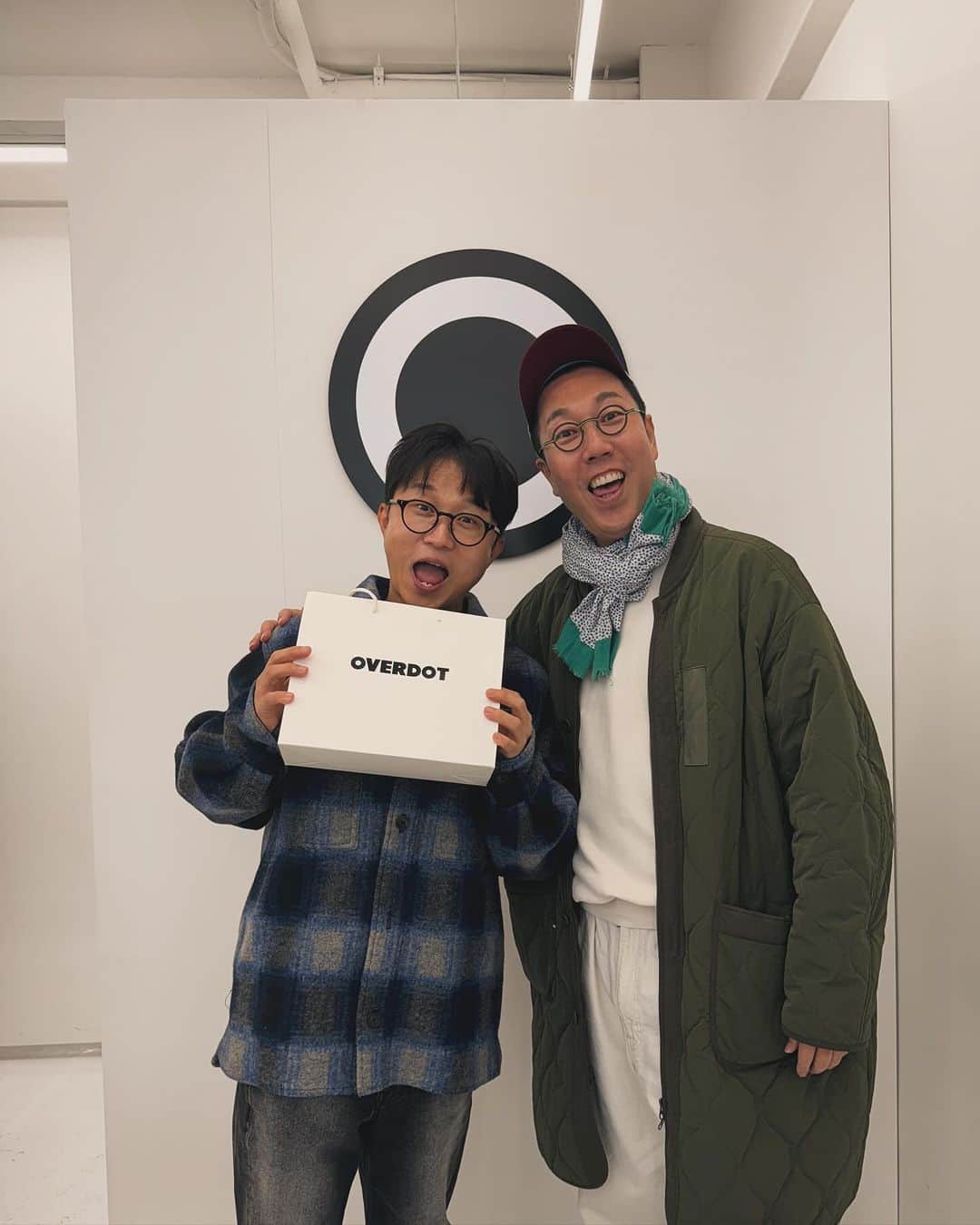 パク・ソングァンのインスタグラム：「## 우리 영철이 형이 패션브랜드를 런칭 했어용❤  #오버닷 많은 관심 부탁드립니다.  우리 영철이형~~ 대박 난다!!!!👍🏻👍🏻」