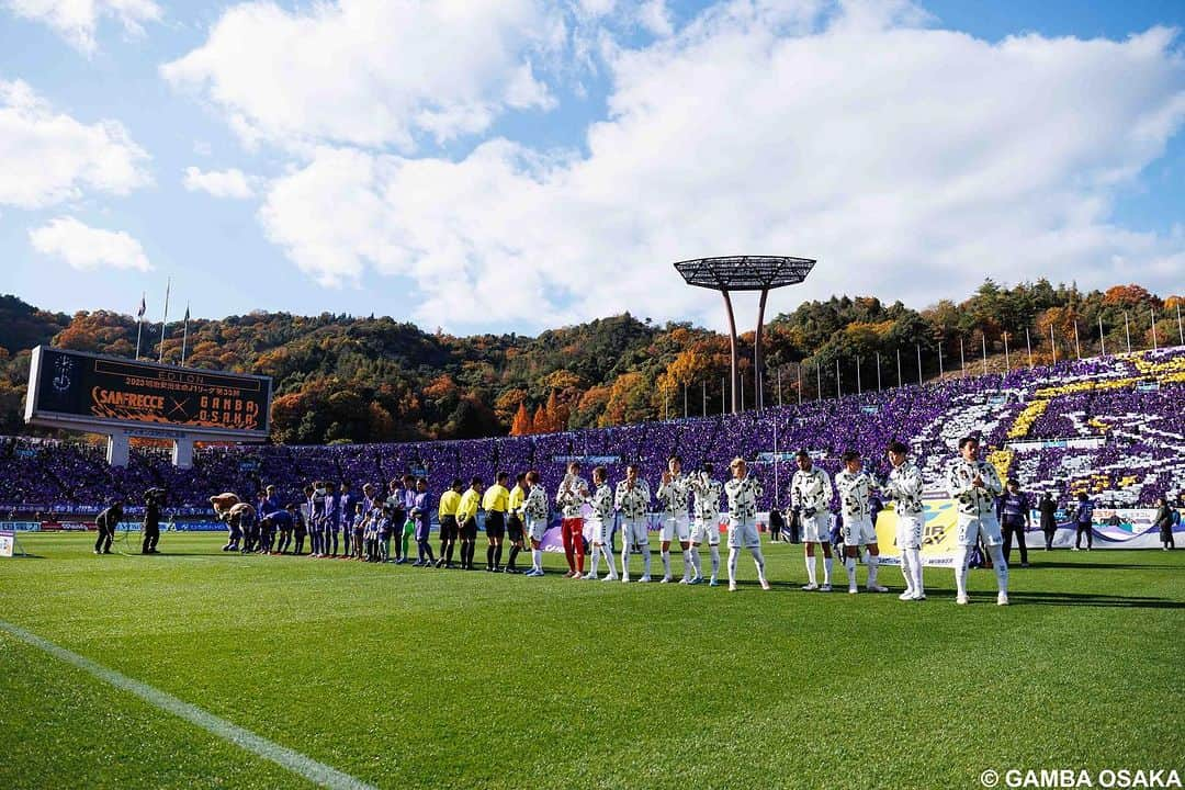 ガンバ大阪のインスタグラム：「⁡ ＜FULL-TIME＞  🏆明治安田生命J１リーグ 第33節 🆚サンフレッチェ広島 🔢0-3 ⚽9分 広島 満田誠 ⚽11分 広島 中野就斗 ⚽53分 広島 加藤陸次樹 ⁡ 詳細はこちら＞ https://www.gamba-osaka.net/gameinfo/index/no/901/ ⁡  #ガンバ大阪 #GAMBAOSAKA #🔵 #⚫️  #BETHEHEATBETHEHEART  #ガンバ写真部 #📸  #Jリーグ #jleague #パナスタ」