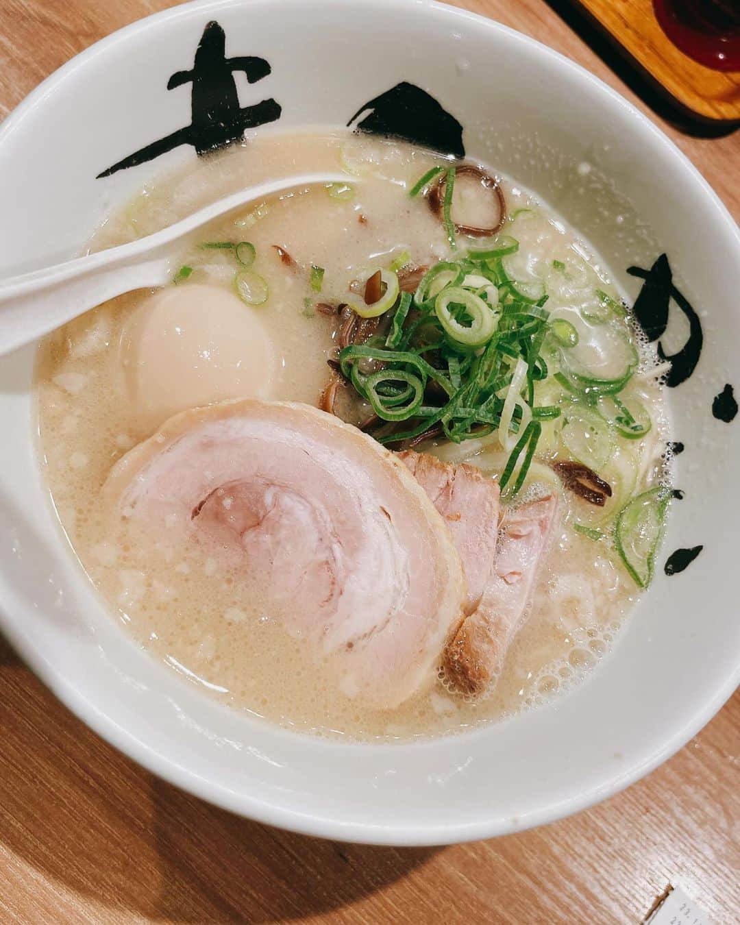 佐藤仁美のインスタグラム：「.  デブ活 最高  #福岡 #ラーメン」