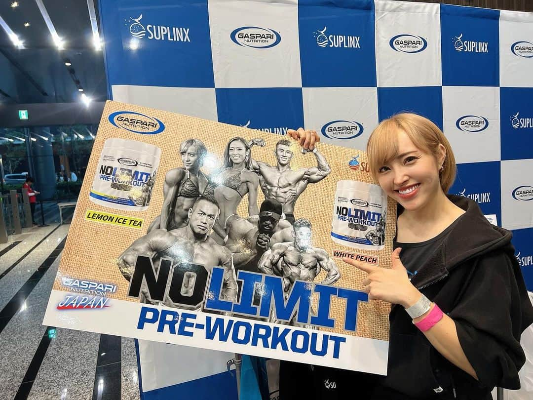 渋谷美穂のインスタグラム：「🧿GASPARI🧿 VEATM PRESENTS OLYMPIA AMATEUR JAPAN 2023 EXPOにて⚙️✨ ギャスパリブースに立たせていただいております😆‼️ 会場ではたくさんの方とお会いすることができて、 中には涙を流して喜んでくださる方もいらっしゃり 大変感激いたしました🥹😭🩷泣 それと同時に復帰戦に向けてより一層 よし！がんばるぞ！と気合が入りました🔥🔥🔥✨ ⁡ ⁡ GASPARIでは、日本限定ラベル🇯🇵 プレワークアウトが発売中です🙌🏾【 @suplinx 】 サプリンクスサイト内で使える 10%OFFコード【MIHO55】ぜひお使いください😽 ⁡ 明日11.26もブースにおりますので ぜひ見かけた方はお気軽に声かけてください😆🩷  #GASPARI#ギャスパリ#ギャスパリニュートリション #リッチギャスパリ#サプリメント  #トレーニング#フィットネス#筋トレ#筋肉#筋トレ女子#腹筋女子#産後#産後トレーニング#育児#fitness#fwj」