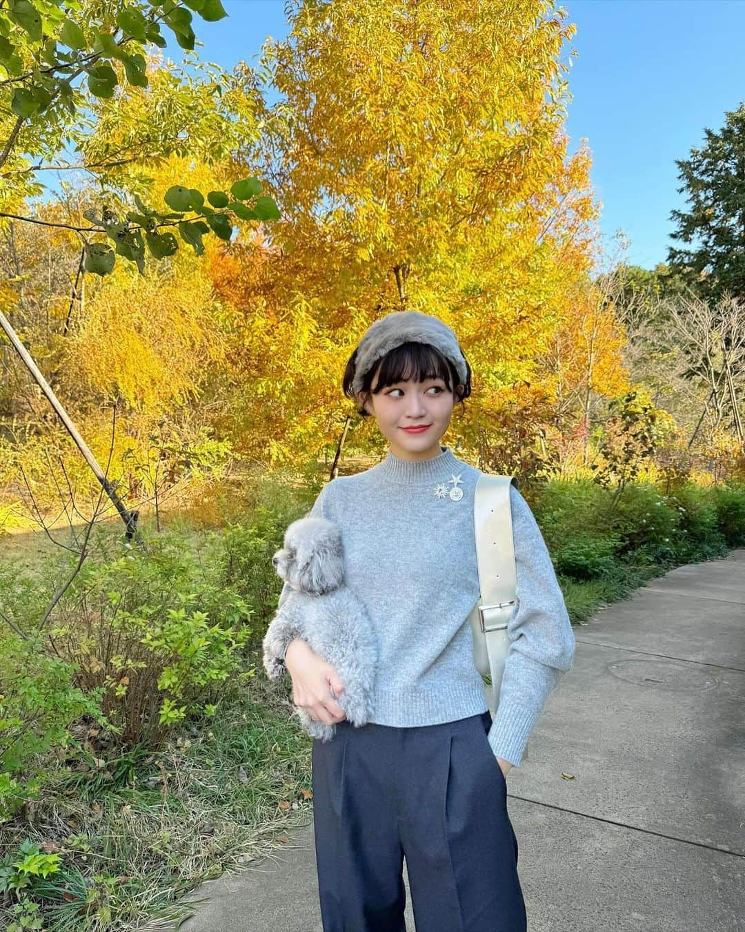 yukichi_yukiさんのインスタグラム写真 - (yukichi_yukiInstagram)「#PR @anayi_official   @anayi_official のビジュー付きニット🧶🤍  カラバリも豊富だし、 ホリデーシーズンにもぴったりなデザインでかわいい🤍  私は最近の流行りに便乗してグレーにしたよ！ もう少しシーズンが進んだらベージュ系のアウターと合わせたいな🤍  #anayi #アナイ #ニット #ニットコーデ #冬コーデ #大人カジュアル#きれいめカジュアル#シンプルコーデ#ワントーンコーデ#お出かけコーデ」11月25日 17時13分 - yukichi_yuki