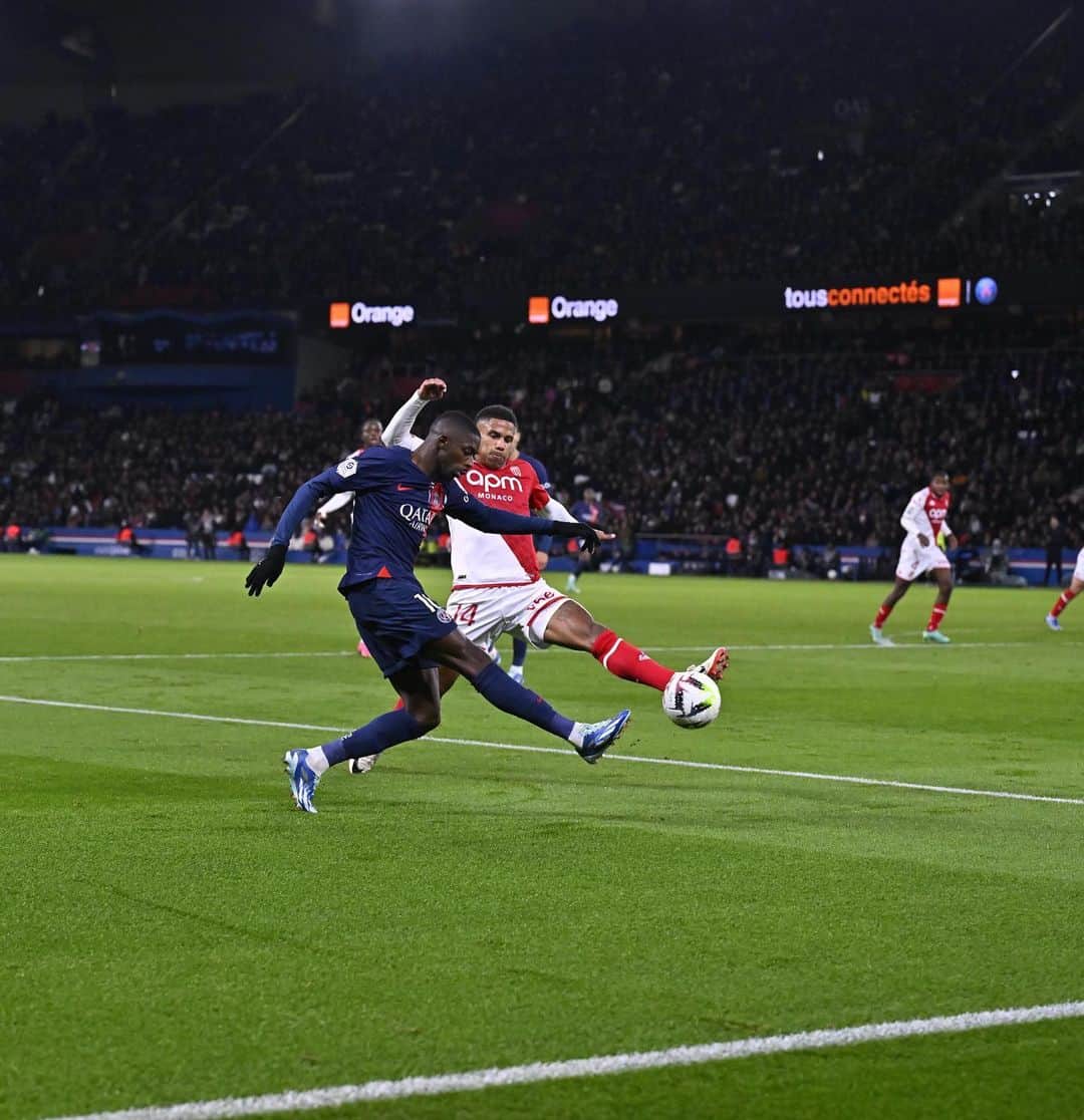 ウスマン・デンベレさんのインスタグラム写真 - (ウスマン・デンベレInstagram)「Un vendredi au top ! On continue sur notre bonne dynamique. Maintenant, focus sur mardi tous ensemble !!! 🔴🔵 #icicestparis」11月25日 8時42分 - o.dembele7