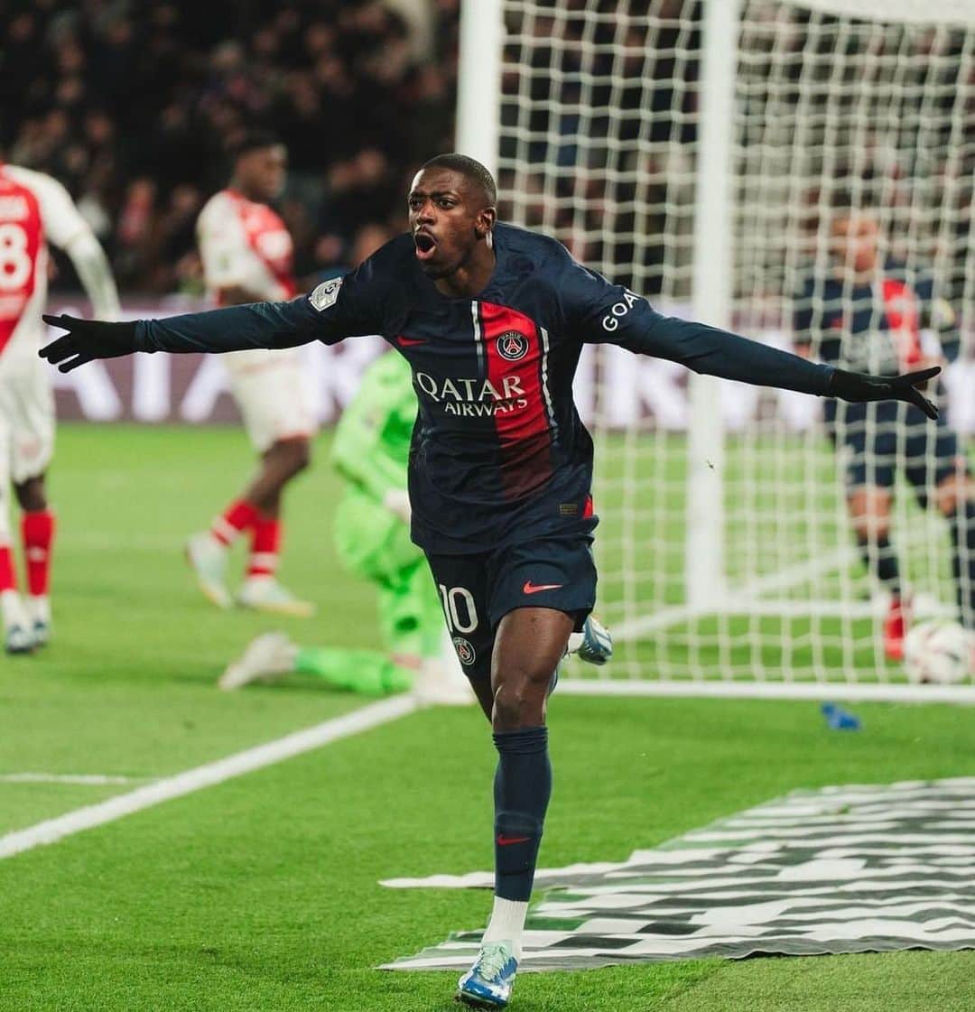 ウスマン・デンベレさんのインスタグラム写真 - (ウスマン・デンベレInstagram)「Un vendredi au top ! On continue sur notre bonne dynamique. Maintenant, focus sur mardi tous ensemble !!! 🔴🔵 #icicestparis」11月25日 8時42分 - o.dembele7