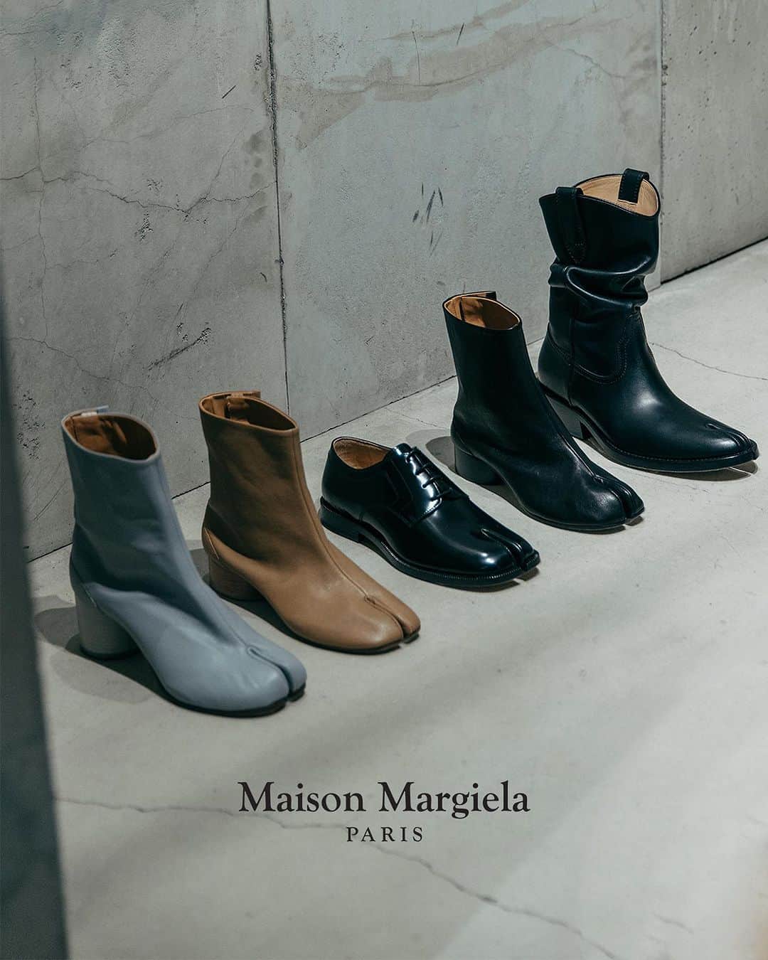 のインスタグラム：「「MAISON MARGIELA」 Selected item by JOURNAL STANDARD ⁡ 【展開店舗】 JOURNAL STANDARD　自由が丘店 ※一部商品オンラインストアにて展開  ——————————  ■Maison Margiela ANKLE BOOT  ¥152,000 tax included No.23093411000430  ■Maison Margiela COURT SHOE  ¥149,000 tax included No.23093410009130  ■Maison Margiela ANKLE BOOT  ¥172,000 tax included No.23093411000630  ■MAISON MARGIELA LACE-UPS ¥138,000 tax included No.23093411000130  ■MAISON MARGIELA BOOT ¥270,000 tax included No.23093411000330  ■MAISON MARGIELA BALLET SHOE ¥112,000 tax included No.23093411000730 ⁡ ■Maison Margiela SHOULDER BAG ¥279,000 tax included No.23092410007930  ■Maison Margiela BACK PACK  ¥183,000 tax included No.23092410007830  ■MAISON MARGIELA PANTS 5 POCKETS ¥92,000 tax included No.23030411000730  and more!! ⁡ ——————————  ⁡#baycrews #journalstandard #2023aw #maisonmargiela #maisonmargielatabi #ジャーナルスタンダード #ベイクルーズ #マルジェラ」
