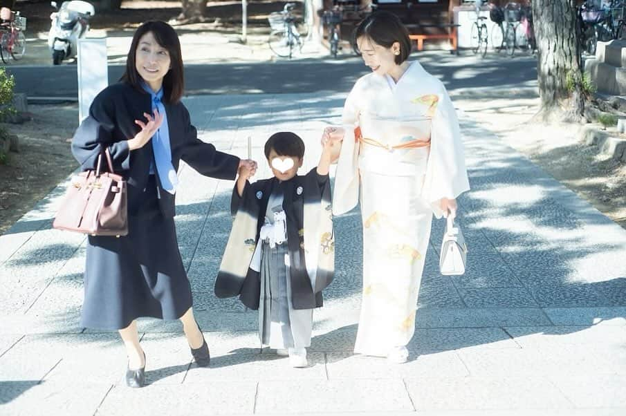 山内一世さんのインスタグラム写真 - (山内一世Instagram)「これからも晴れやかに、健やかに、 白玉らしく🖤🤝  📷/ @takemura_photo #七五三」11月25日 8時45分 - zu_meer