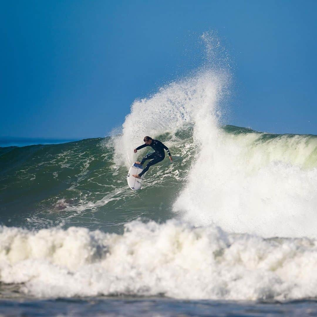 hurleyさんのインスタグラム写真 - (hurleyInstagram)「Making (winter) waves with @jakemarshall1 ❄️  📸 @tallteef」11月25日 8時58分 - hurley