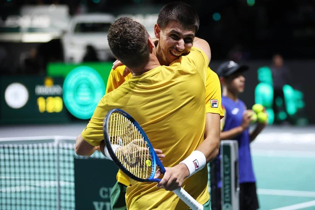 アレックス・デミノーさんのインスタグラム写真 - (アレックス・デミノーInstagram)「Davis cup finals with da boyssssss ❤️🇦🇺 #Consistency #Back2back #Popontop #C」11月25日 16時00分 - alexdeminaur