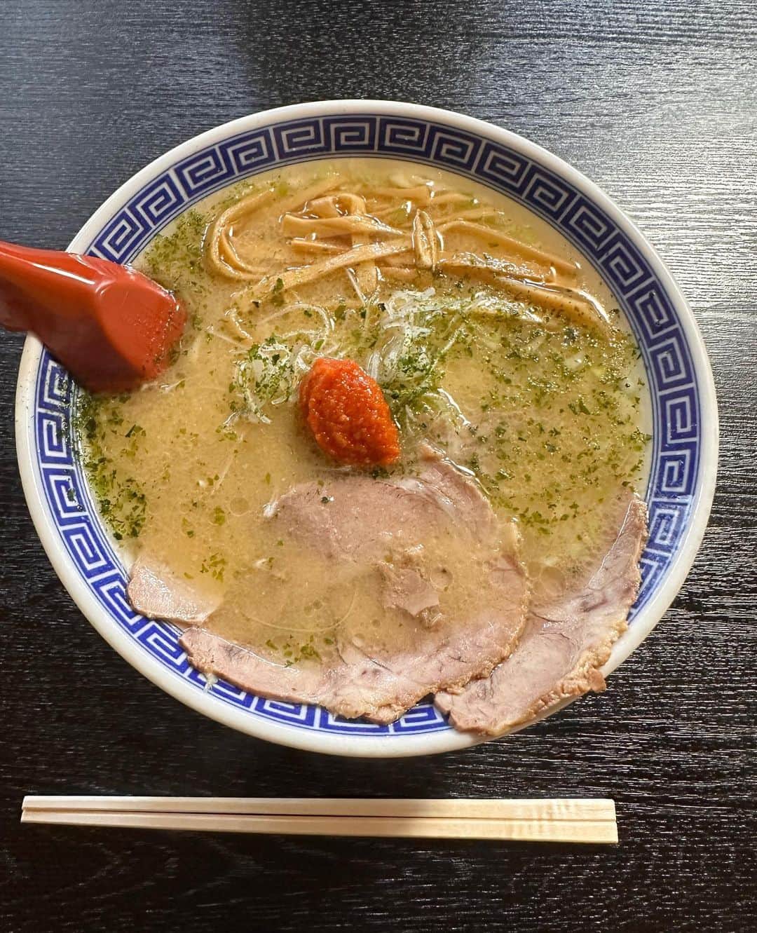 加藤紀子のインスタグラム：「ラーメン消費量全国一位を誇る山形。 今回伺ったのは“らぁ麺ひでよし”さん。 スープはごくごく飲めるほどスッキリで麺もメンマも永遠いける！と思ったり😋  家の近くにあったらいいな店（と、温泉）がいっぱいの山形🙏  #山形つや姫観光大使」