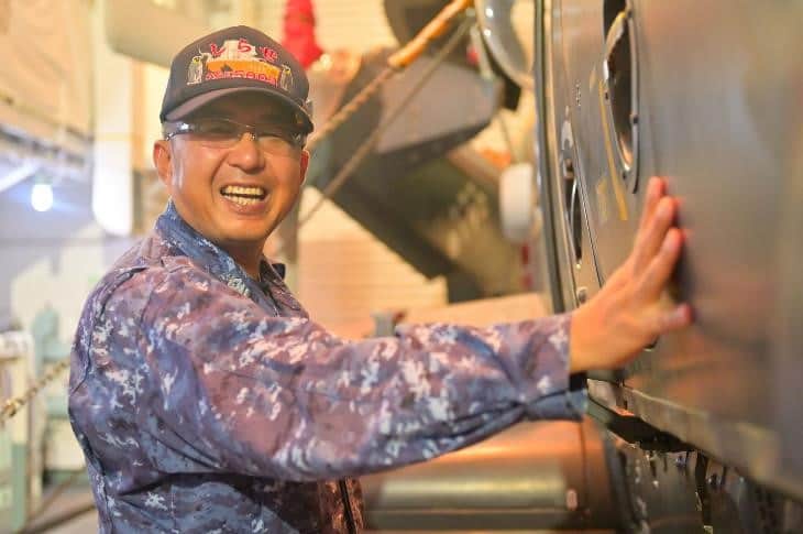 海上自衛隊さんのインスタグラム写真 - (海上自衛隊Instagram)「新コーナー『砕氷艦しらせ🐧今日の笑顔』  #しらせ は11月10日に横須賀を出港し、約４カ月間各種観測支援に従事します。 長期の行動でも、笑顔溢れるしらせ乗員の姿をお届けしたく、新コーナーを始めました！ ぜひ、ご覧ください✨  #しらせ #笑顔 #いいえがおの日 #今日の笑顔」11月25日 9時00分 - jmsdf_pr