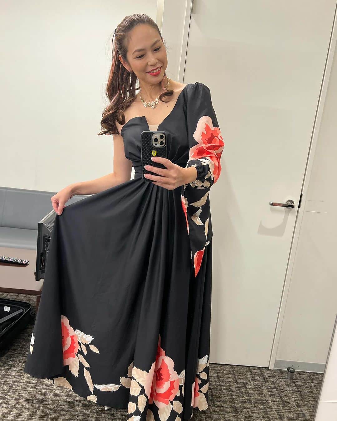 翠千賀さんのインスタグラム写真 - (翠千賀Instagram)「昨日はある方のために新調したドレスで歌いました。  見ててくれたかな。」11月25日 9時04分 - chika.midori