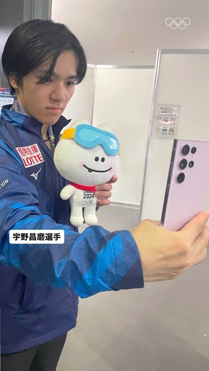 国際オリンピック委員会のインスタグラム：「#ムンチョ と#フィギュアスケーター😍⛸️  #江原2024 冬季ユースオリンピックは、2024年1月19日に開会します❄️  @Gangwon2024 #YouthOlympics #フィギュアスケート」