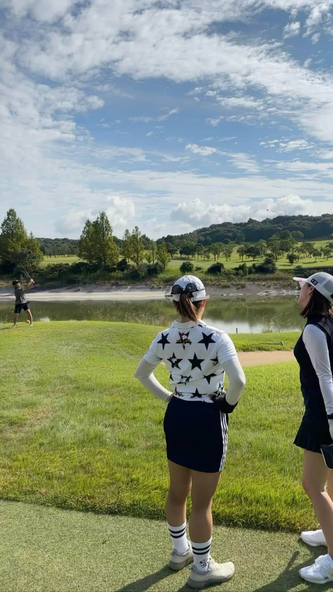 川原由維のインスタグラム：「景色最高だった☀️いつかの⛳️🥰  #ゴルフ #golf #ゴルフ女子 #女子プロゴルファー #景色最高 #お天気最高 #ping #tommyhilfiger #jackbunny #eyevol #fhoto #ralphlauren #ralphlaurengolf #footjoy #アルチビオ #デサント#fr2golf #ゴルフレッスン」