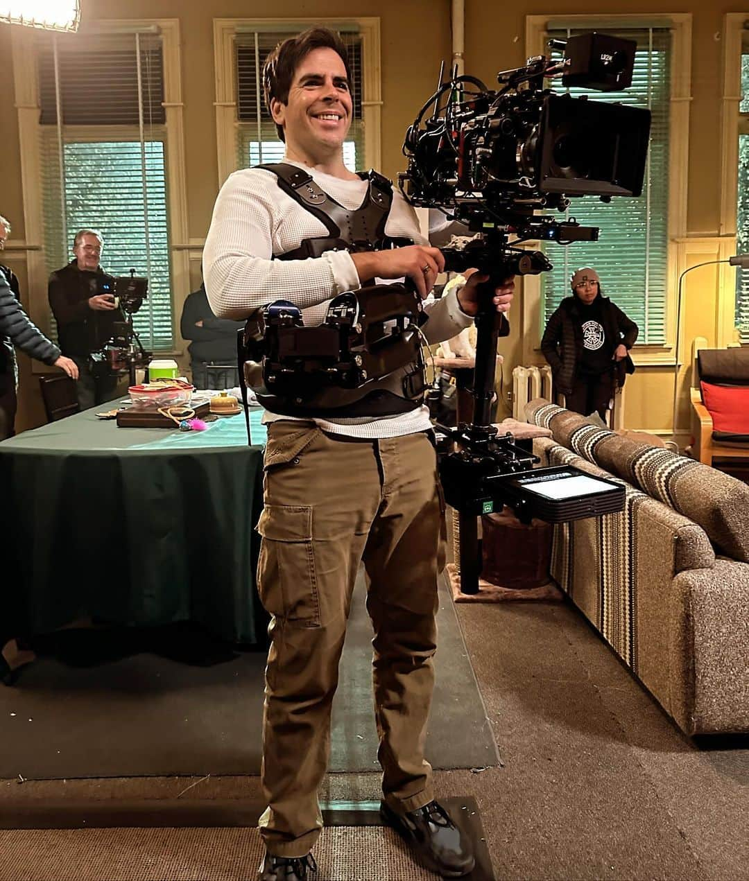 イーライ・ロスのインスタグラム：「I also do Steadicam. @thanksgivingmovie」