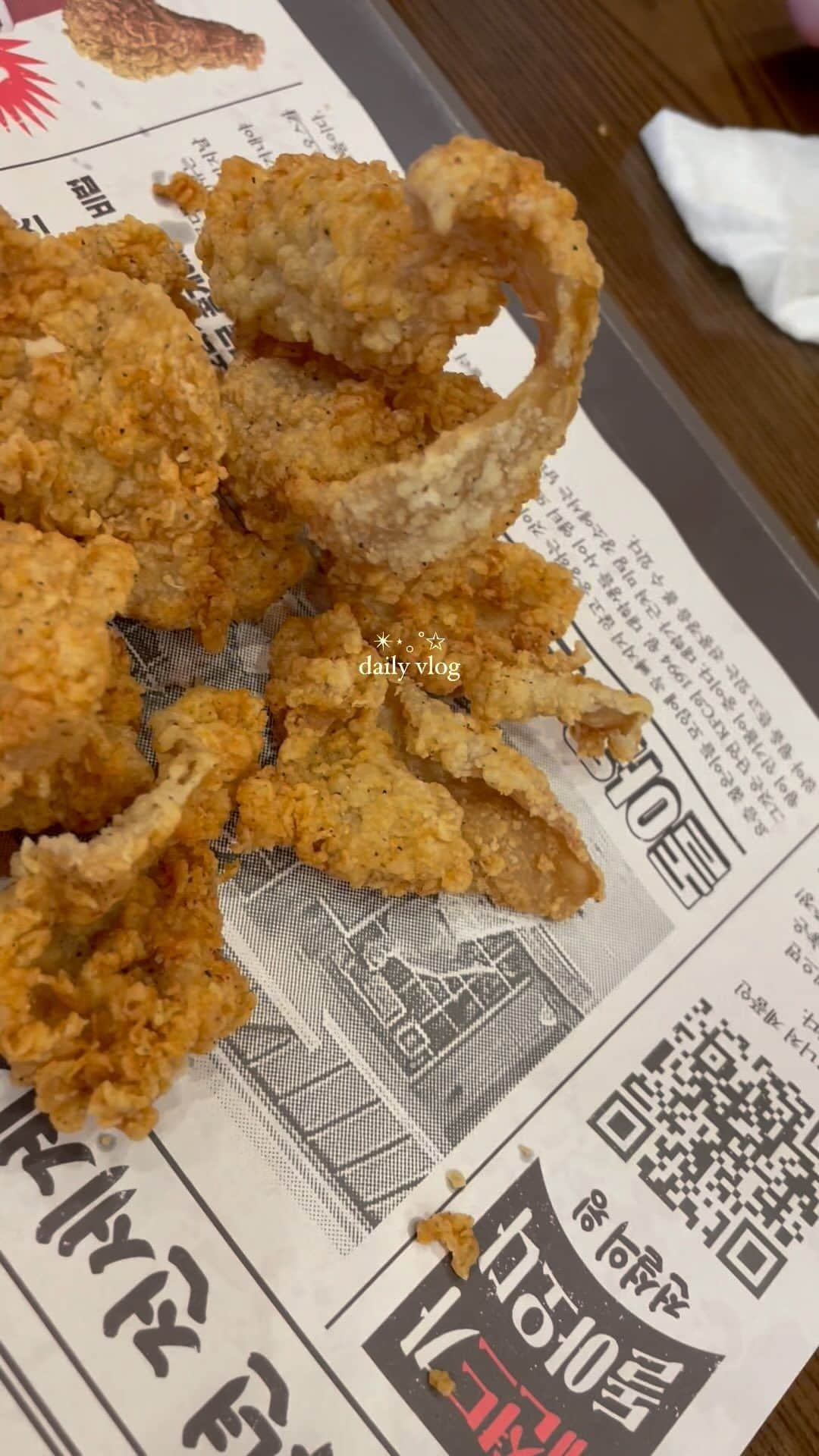 楽しんごのインスタグラム：「韓国KFCにしかない鶏皮チップス マジで美味いからおすすめだよん！  ハイボールもビールもあるからもう一日中いれるわ🍺  #kfckorea  ここ並ぶけど踊るタコとユッケビビンバがマジで美味過ぎるのよん！🐙  もう幸せ過ぎる！　#맞팔　　　　　　　　　　　#소통	　#데일리　  #좋아요 	#선팔　#팔로우 #방탄소년단 #먹방　#소통해요　#선물　#일본　#존맛　#프로필　 #친구해요　#고마워요　#힐링여행　##한국여행  ##맞팔 #소통　	#선팔　	 #친스타그램  #인친　	#맛있어 	#먹방 	#맛집 	#점심 #푸드스타그램」