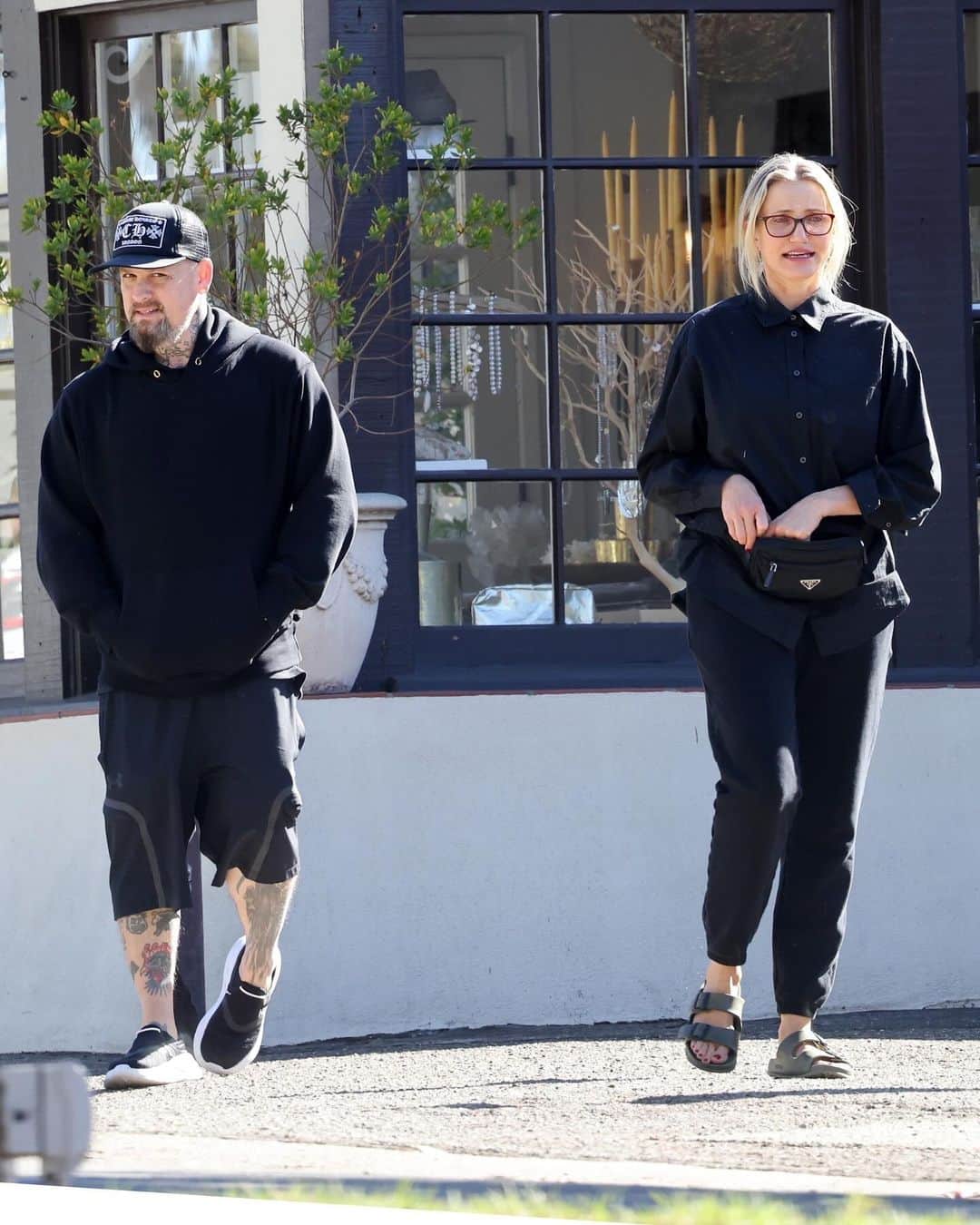 Just Jaredさんのインスタグラム写真 - (Just JaredInstagram)「Cameron Diaz and Benji Madden scoped out some good Black Friday steals during a shopping trip in Santa Barbara today. We’ve got more pics of the couple over at JustJared.com! #CameronDiaz #BenjiMadden Photos: Backgrid」11月25日 9時35分 - justjared