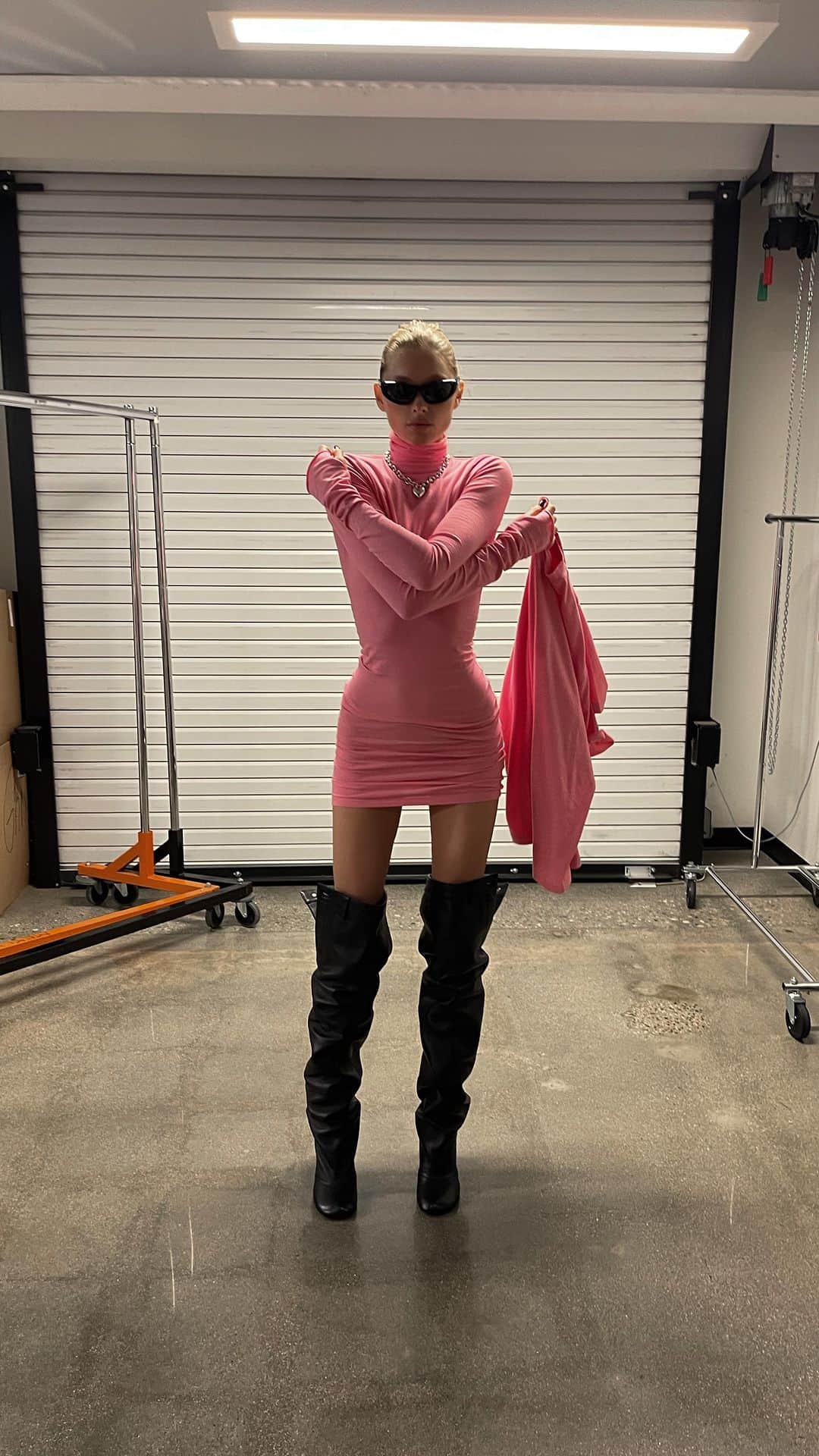 エルザ・ホスクのインスタグラム：「Pink jersey coming Nov 30th💕🎀 @helsastudio」