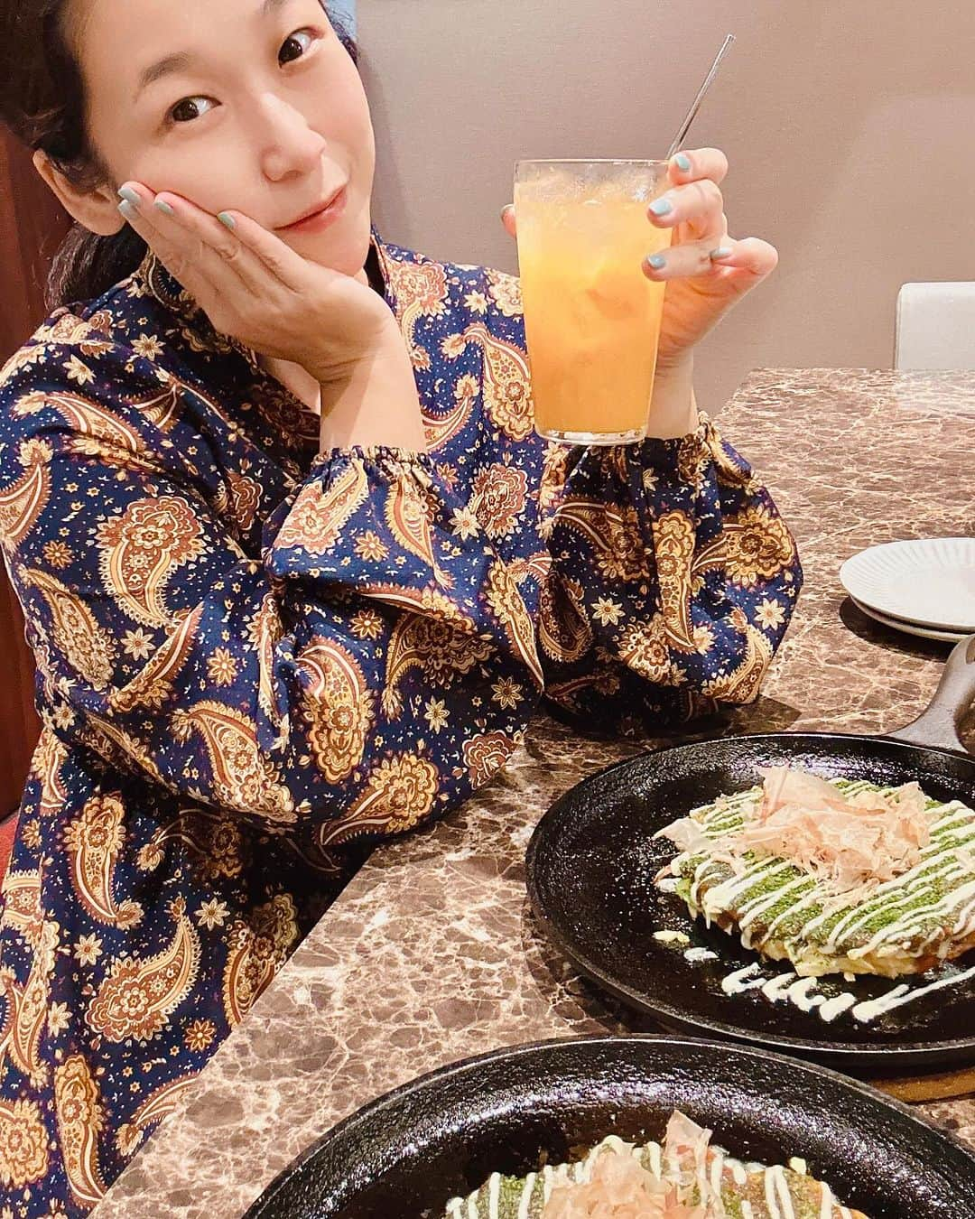 世手子さんのインスタグラム写真 - (世手子Instagram)「PR  Okonomiyaki with plenty of vegetables👏🥬🥗 Omelet soba is also exceptional🍳 The fruit sour is also luxurious🥭🍓 @teppanizakaya_shirankedo  #鉄板居酒屋しらんけど #鉄板居酒屋 #しらんけど #西小山ディナー #目黒区グルメ 行ってきた(*^_^*) 西小山楽しすぎて（＾ν＾） お好み焼き野菜たっぷりでペロリといけちゃいました(o^^o) オムそばも贅沢ふわふわたまごたっぷり フルーツサワーもフルーツたっぷりで大満足(*´∇｀*) テイクアウトもあったよ(*´-`) 地元に愛されるお店は美味しい😋」11月25日 9時48分 - rojide