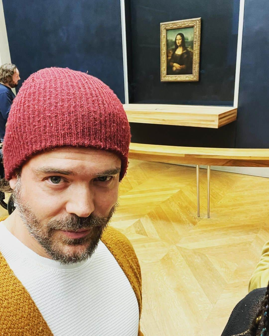 チャーリー・ウェバーのインスタグラム：「And now a quick selfie with a beautiful woman 🎨」