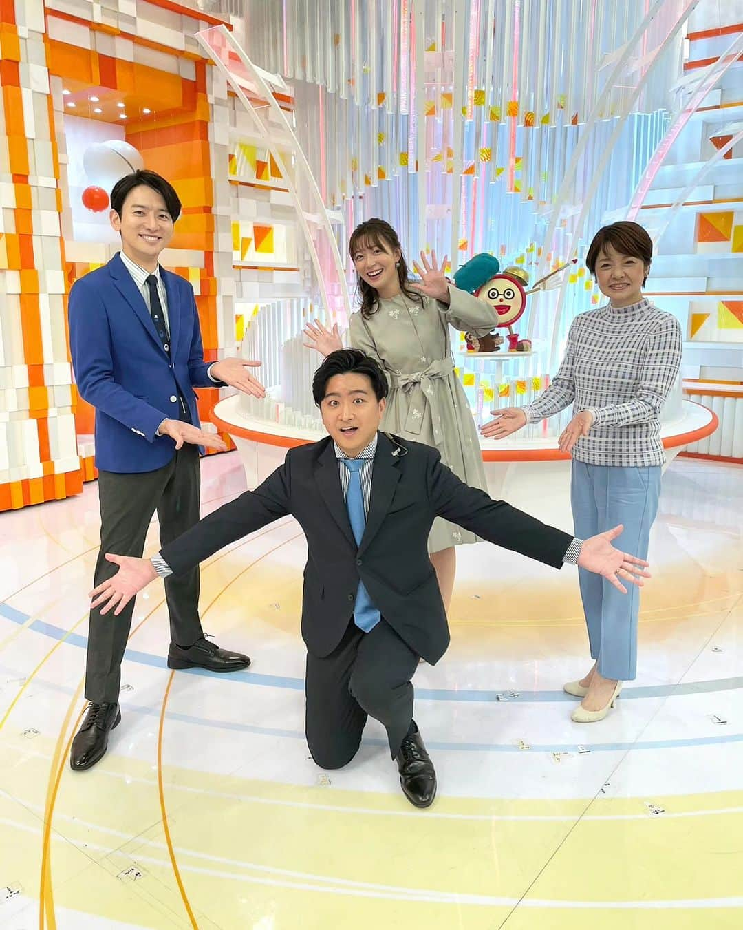 フジテレビ「めざましテレビ」さんのインスタグラム写真 - (フジテレビ「めざましテレビ」Instagram)「今週も #めざましどようび をご覧いただきありがとうございました✨  きょうのセンターは #藤井弘輝 アナ⤴️この“前のめりハイテンション”にかやちゃんは放送中から笑いをこらえるのに必死だったんですって😆  撮影者 #生田竜聖 アナが最後にツッコミ👍  藤井アナのクリスマスツリー🎄話がじわりました(スタッフ)  #西山喜久恵 #阿部華也子」11月25日 9時57分 - mezamashi.tv