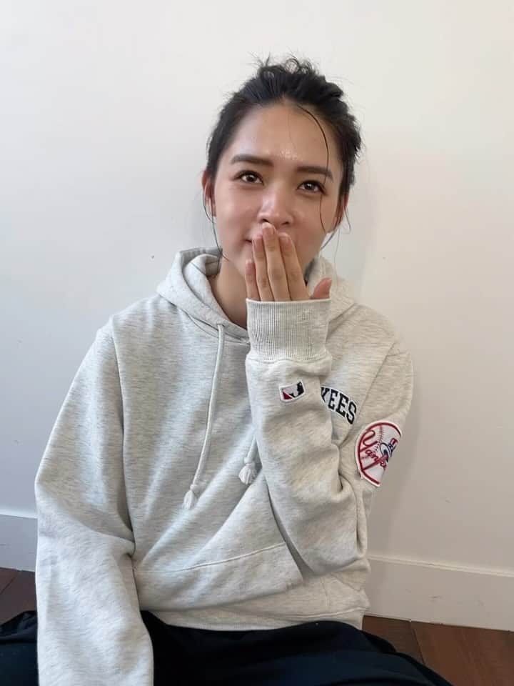 今井雄太郎のインスタグラム：「ニコニコかんなちゃんお納めください 撮影終わりにお団子作ったよ 赤ちゃんみたいな顔してる #ブライダル #和装ブライダル #ブライダルヘアメイク」