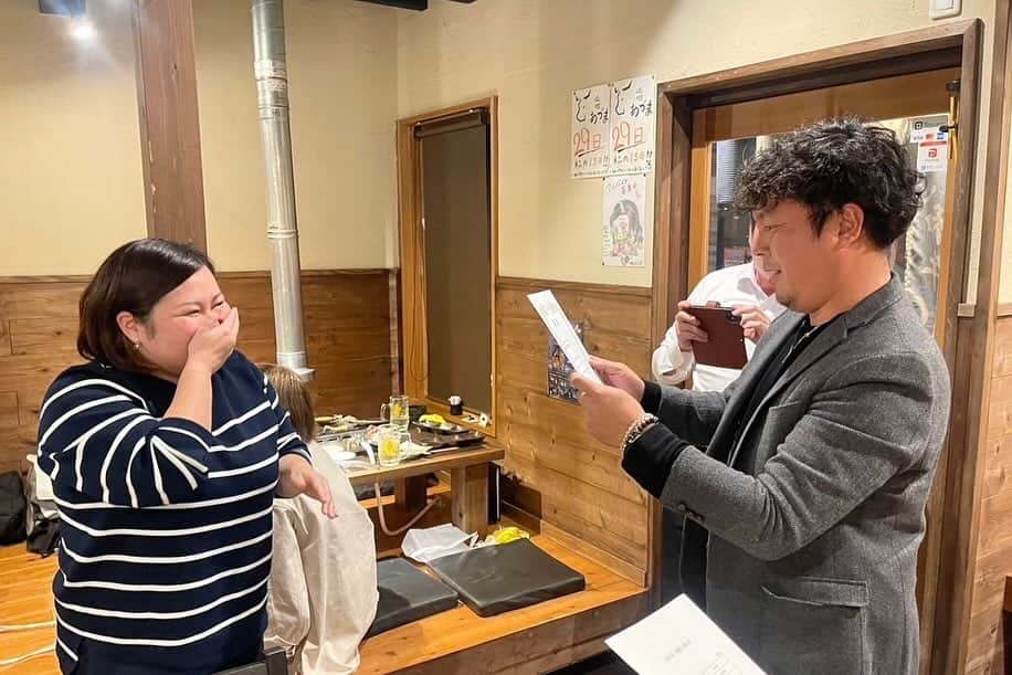 池田建設さんのインスタグラム写真 - (池田建設Instagram)「・ 11/21は少し早めの忘年会でした〜！🕺  各部署ごとの表彰やビンゴゲームで 盛り上がりました！  新しいスタッフも増えて とっても賑やかな忘年会でした✩*。  年末年始に向けて各店舗 ますます頑張ります🔥💪🏽 今後ともよろしくお願いします！  ————————————— 施工事例⇨@ikeda_kensetsu ————————————— 𝐏𝐋𝐀𝐘𝐇𝐎𝐌𝐄,𝐏𝐋𝐀𝐘𝐋𝐈𝐅𝐄. 長崎県内の住まいのことなら お任せ下さい𖠿 𖥧 𖥧  長崎県諫早市小船越町1075-2 株式会社池田建設 TEL☏ 0957-22-0030 HP https://ikeda-kensetsu.com/ LINE  @746pggwq  エイブルネットワーク諫早店  @able.nw.isahaya エイブルネットワーク大村店  @able.nw.omura エイブルネットワーク佐賀中央店 @able.nw.sagachuo エイブルネットワーク佐世保駅前店 @able.nw.saseboekimae エイブルネットワーク佐賀大学前店 @able.nw.sagadaigaku」11月25日 10時05分 - ikeda_kensetsu